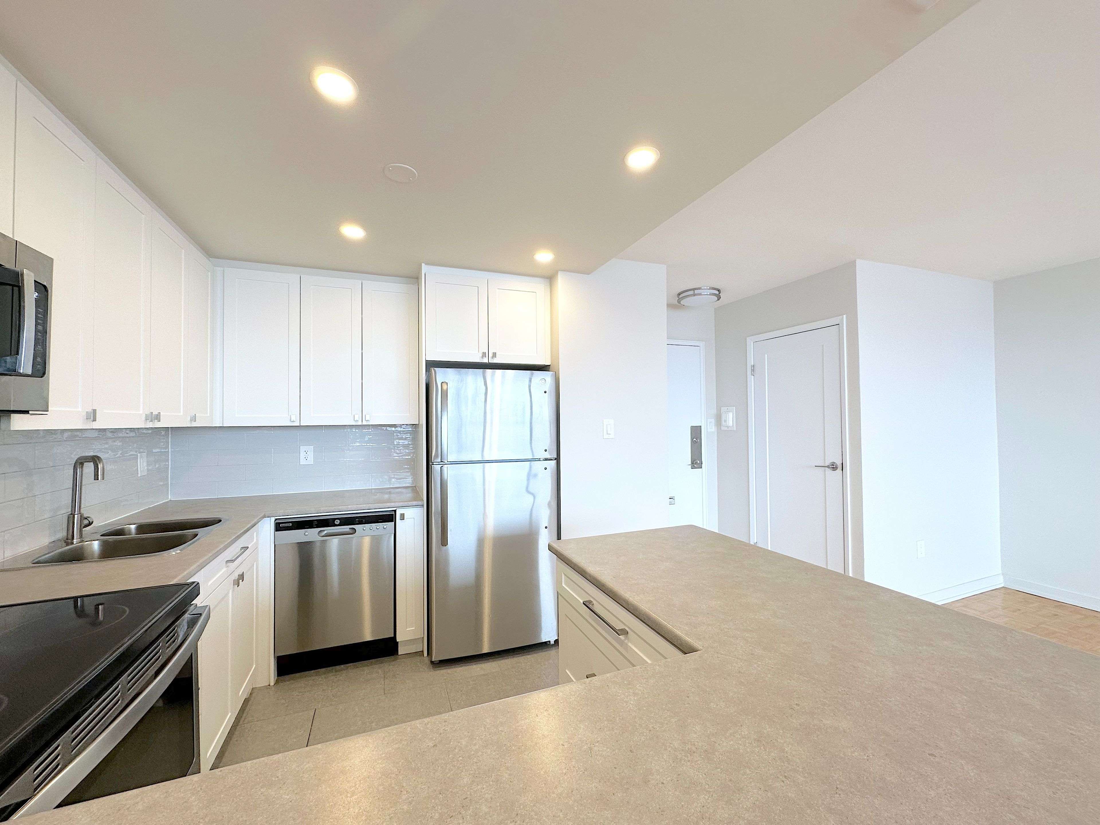 Toronto C07, ON M2R 3A2,12 Rockford RD #501