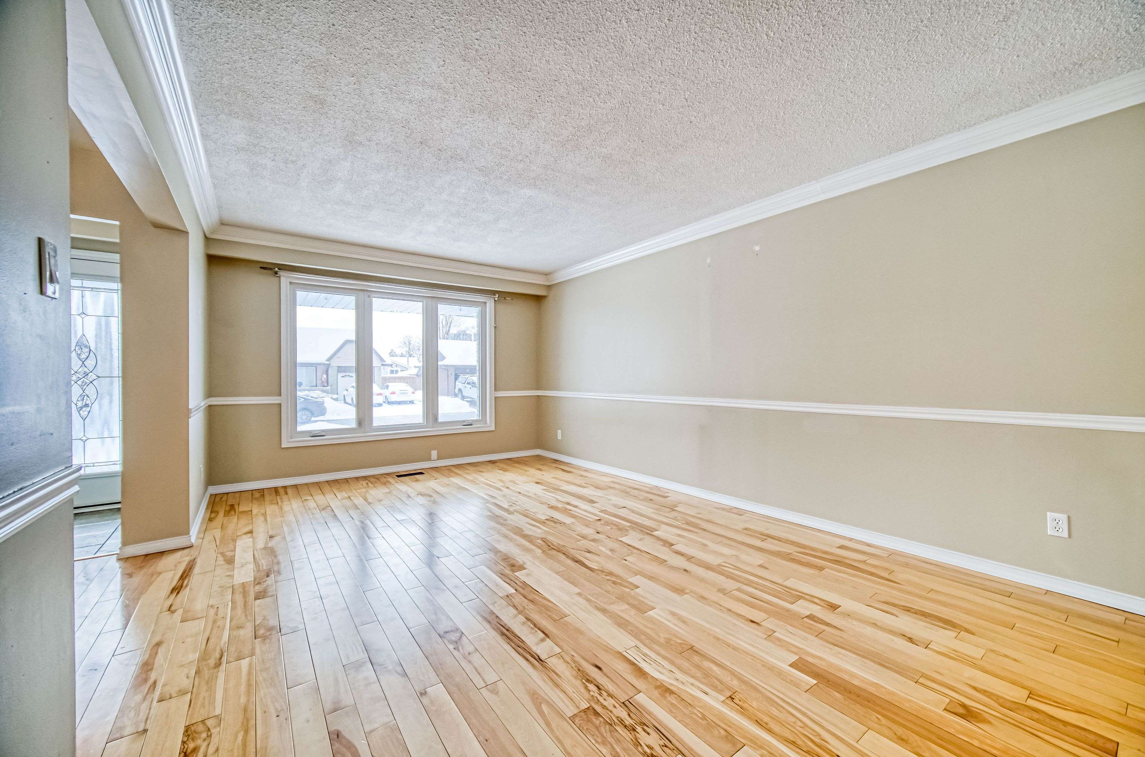 Whitby, ON L1N 5M9,7 Bannerman CT