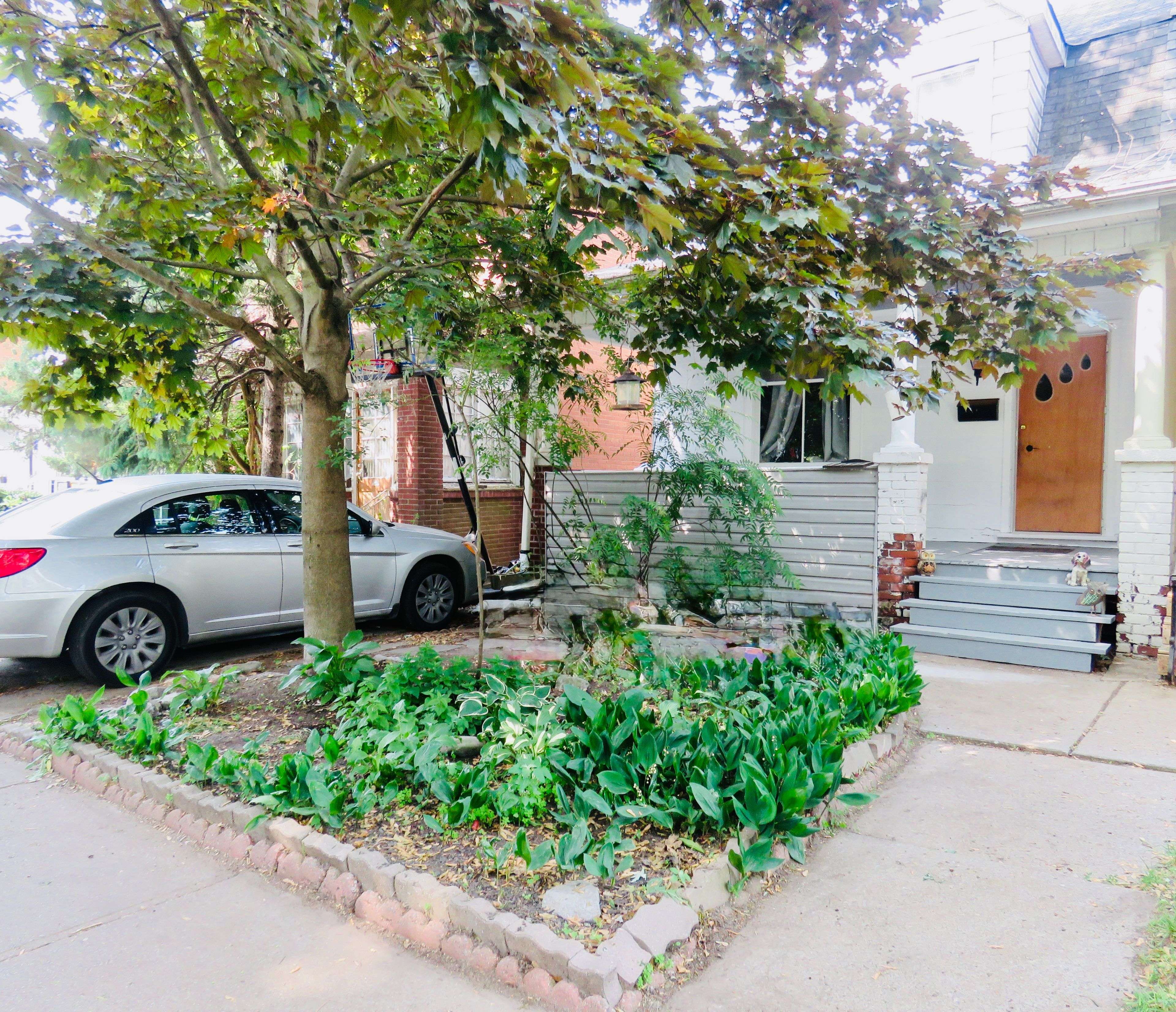 Toronto E02, ON M4L 3S5,76 Kenilworth AVE