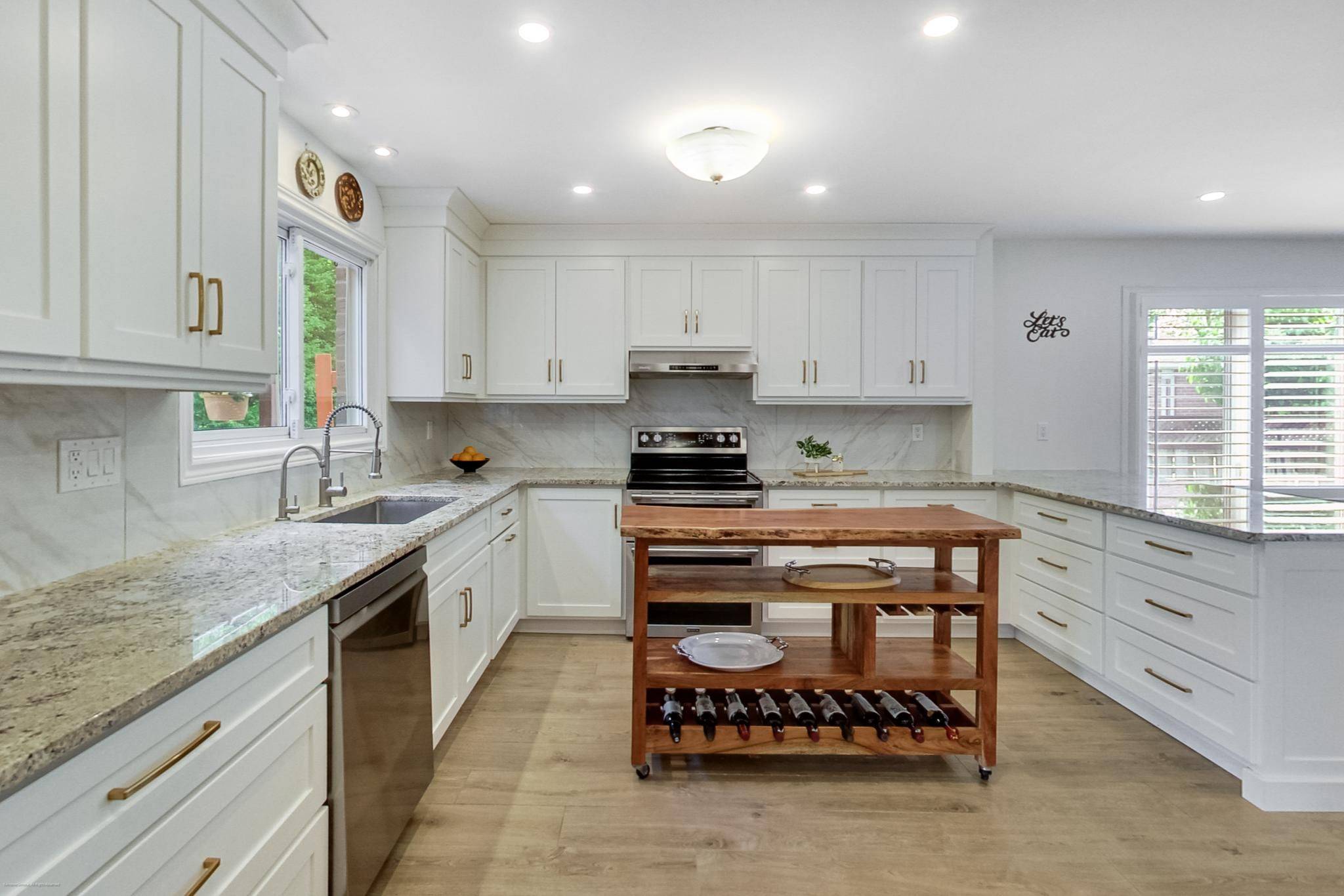 Newmarket, ON L3Y 7Z8,393 Vanden Bergh BLVD