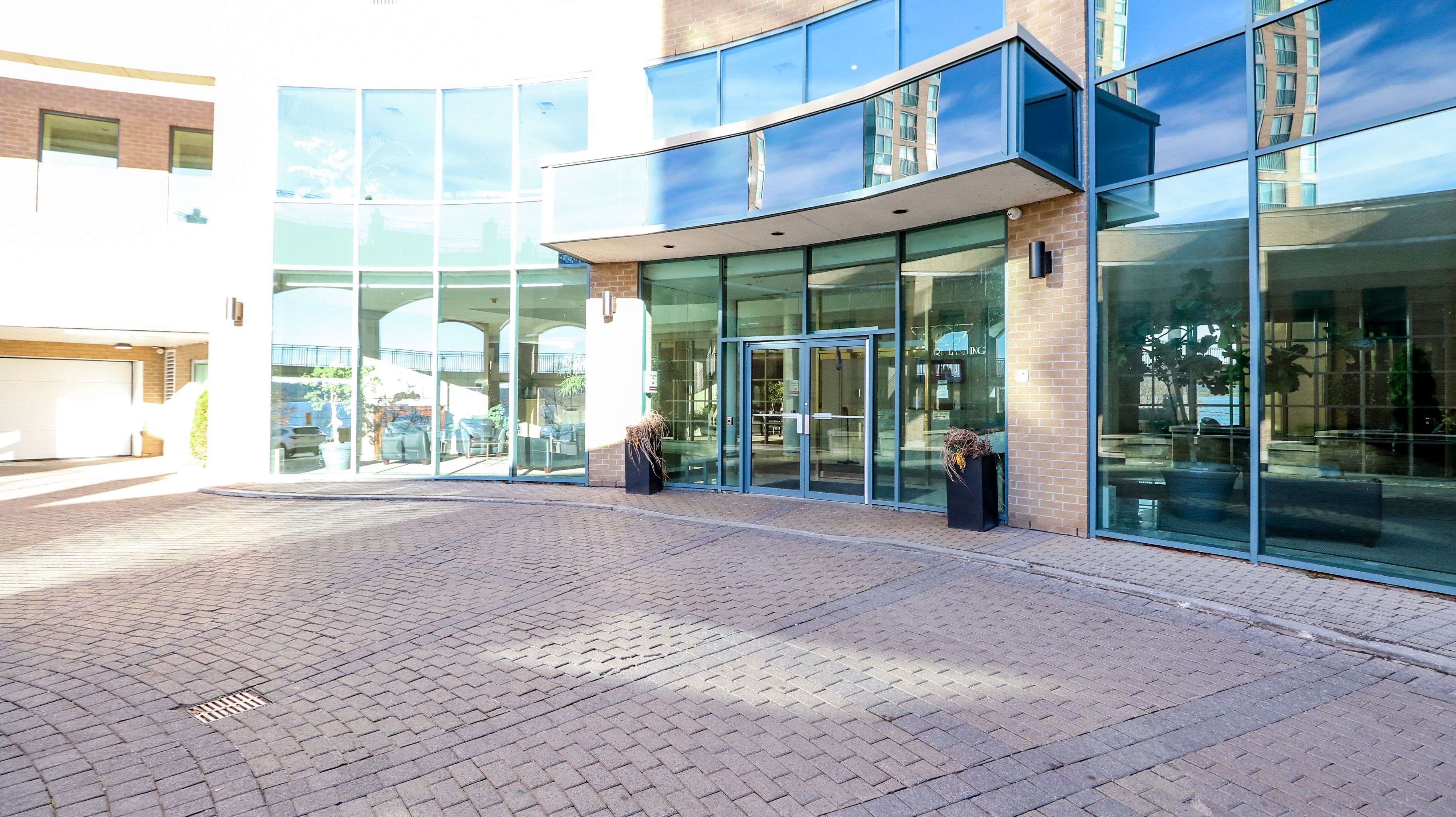 Barrie, ON L4M 6H1,150 DUNLOP ST E #605