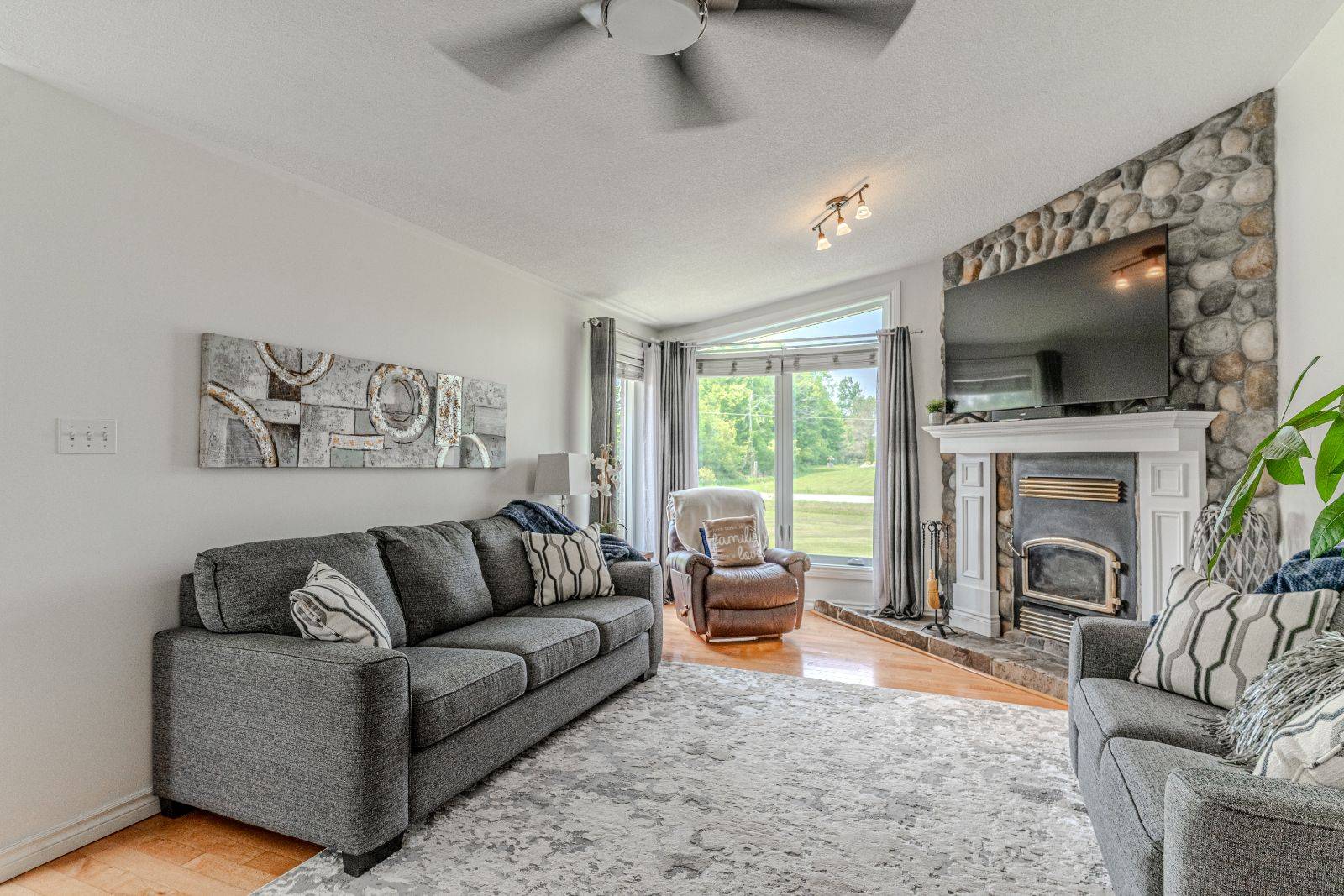 Clearview, ON L0M 1N0,3413 McCarthy DR