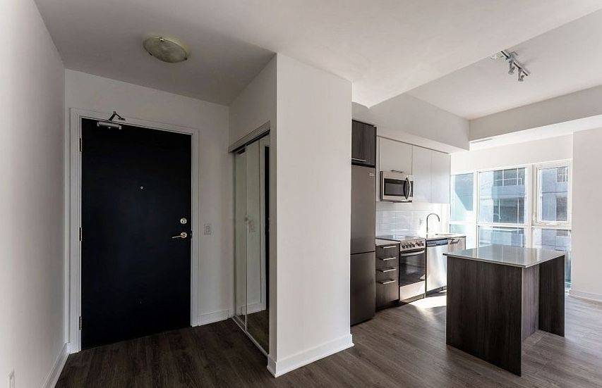 Toronto W07, ON M8Y 0C3,25 Neighbourhood LN #714