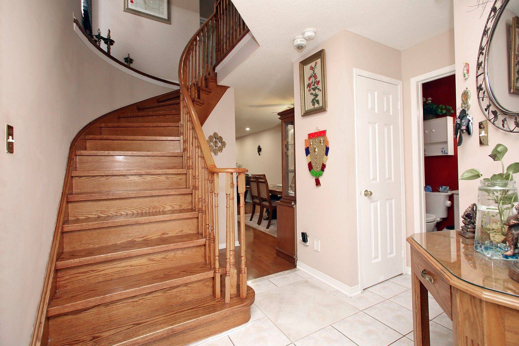 Mississauga, ON L5V 2N4,1123 Foxglove PL