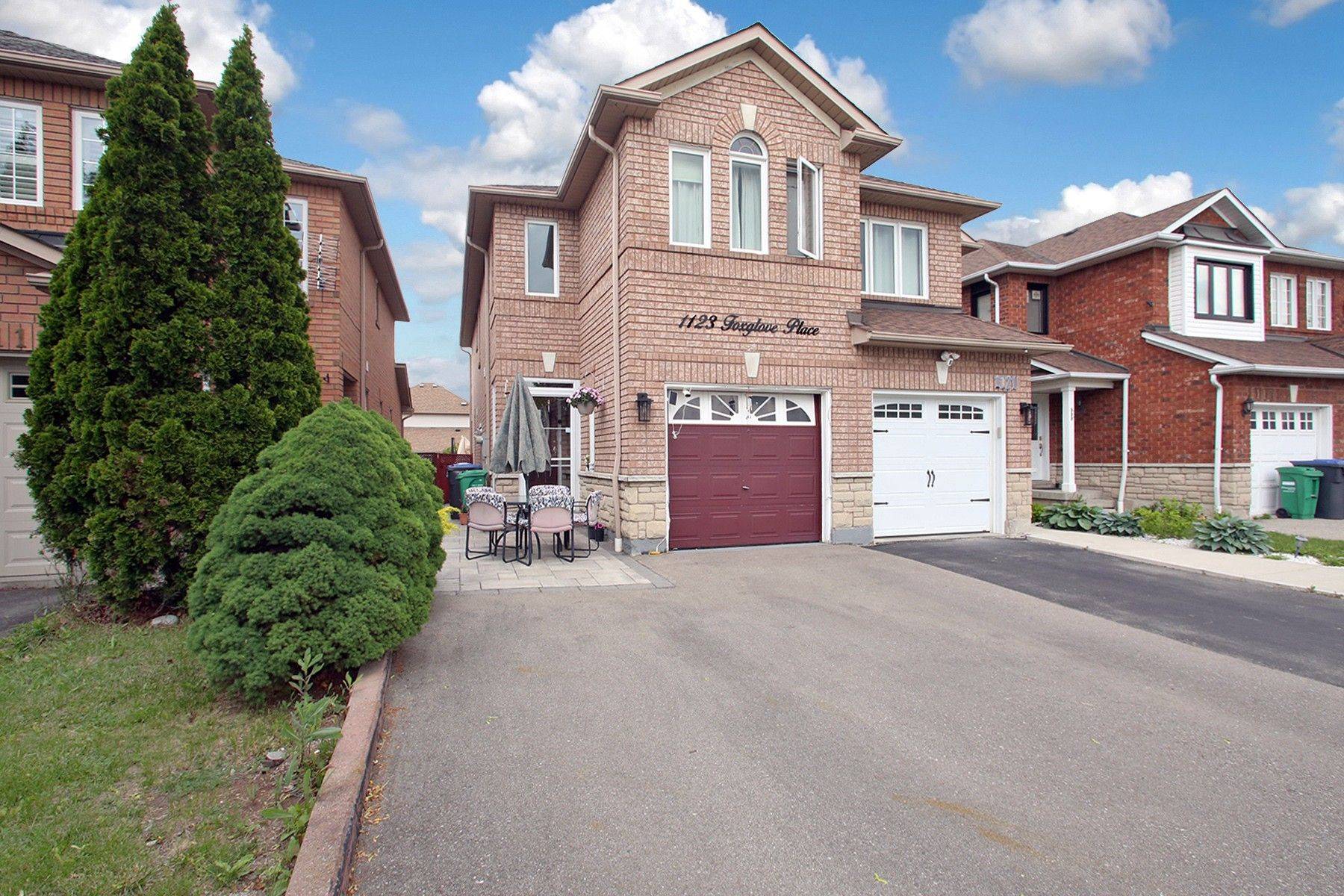 Mississauga, ON L5V 2N4,1123 Foxglove PL