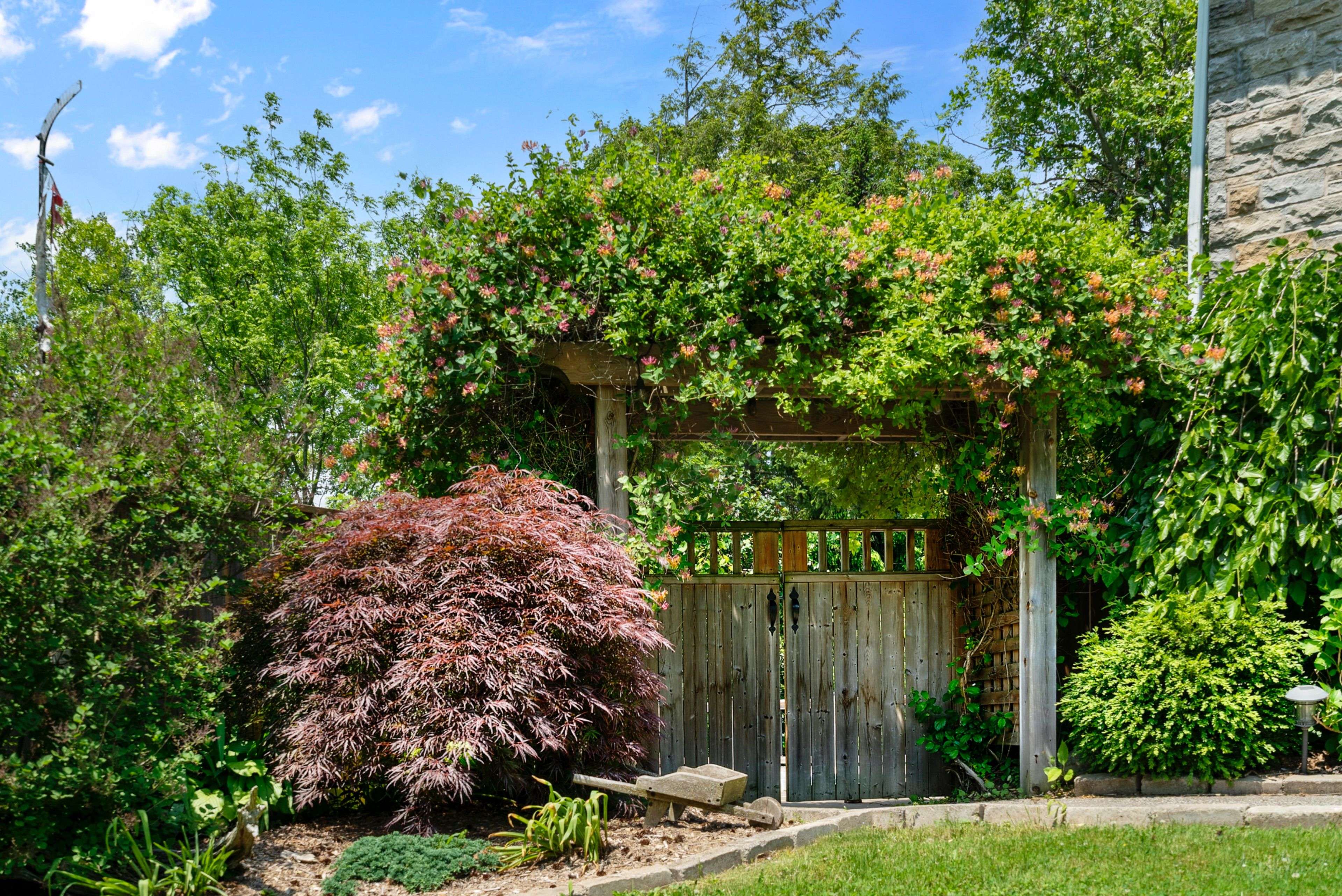 Niagara-on-the-lake, ON L0S 1P0,6147 STAMFORD TOWNLINE RD