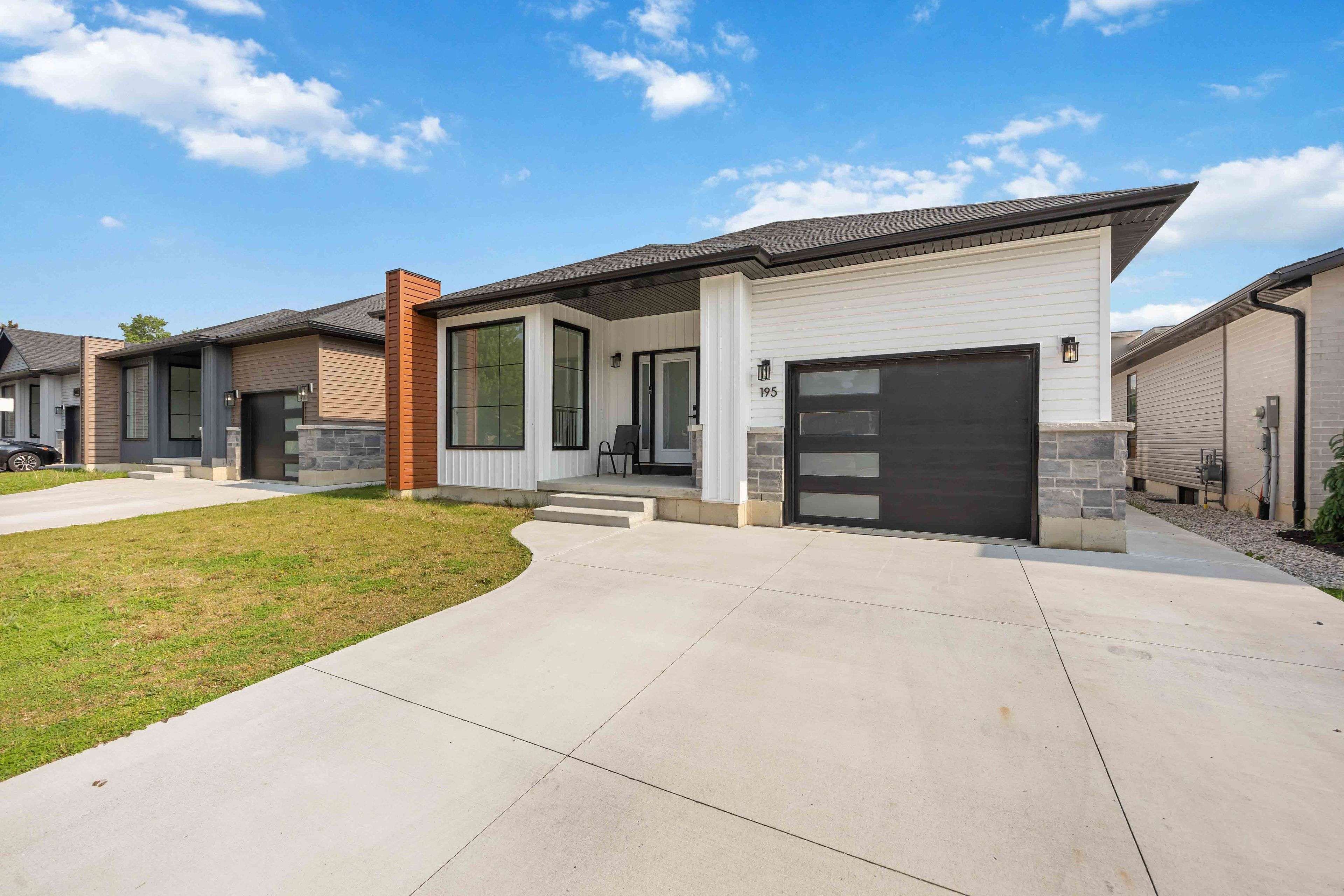 Sarnia, ON N7S 0C2,195 ESSEX ST
