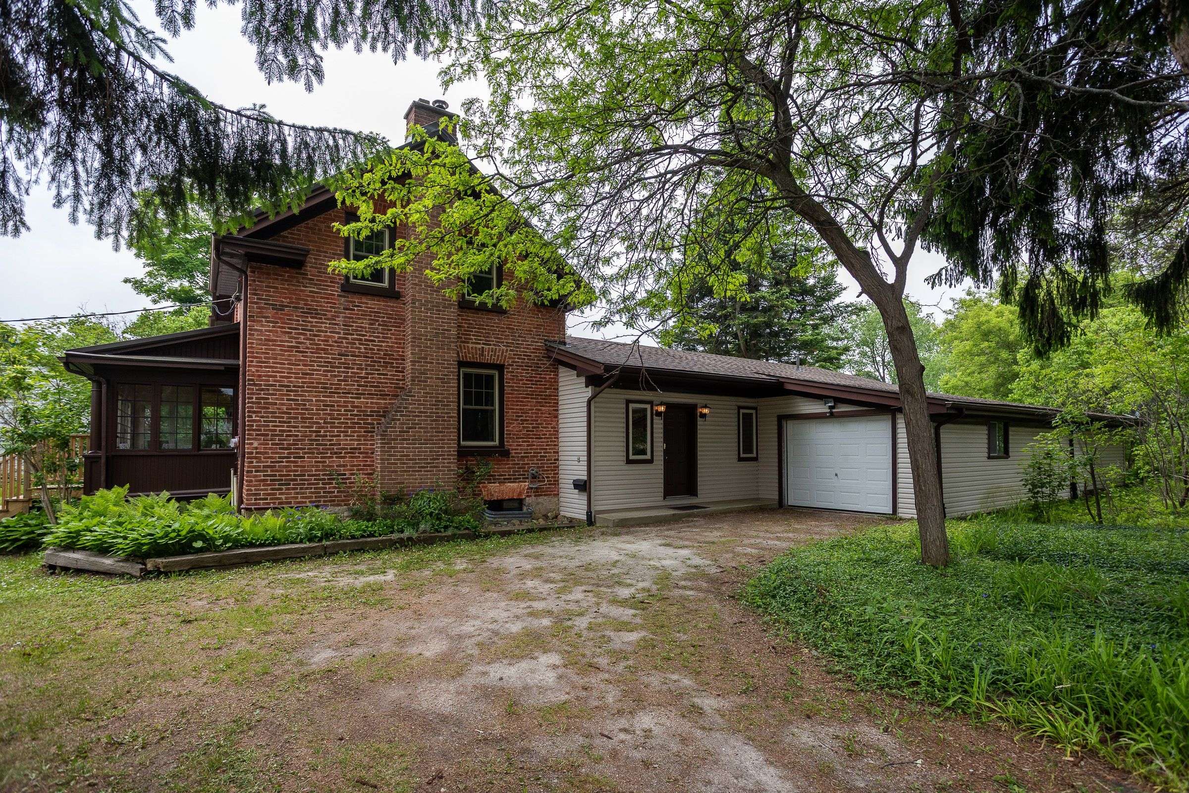 Chatsworth, ON N0H 1G0,64 Garafraxa ST
