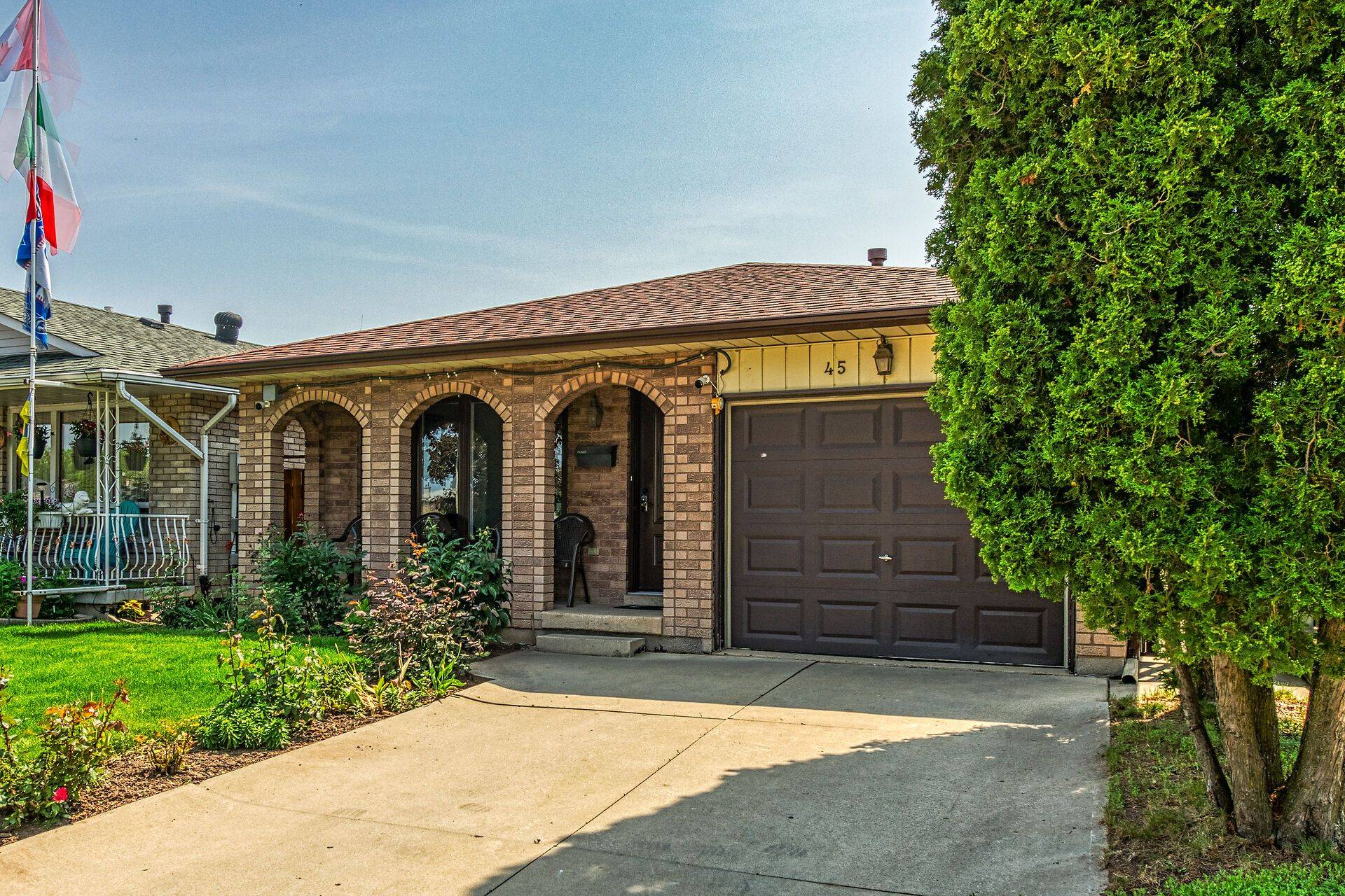 Hamilton, ON L8E 4C7,45 Juniper DR