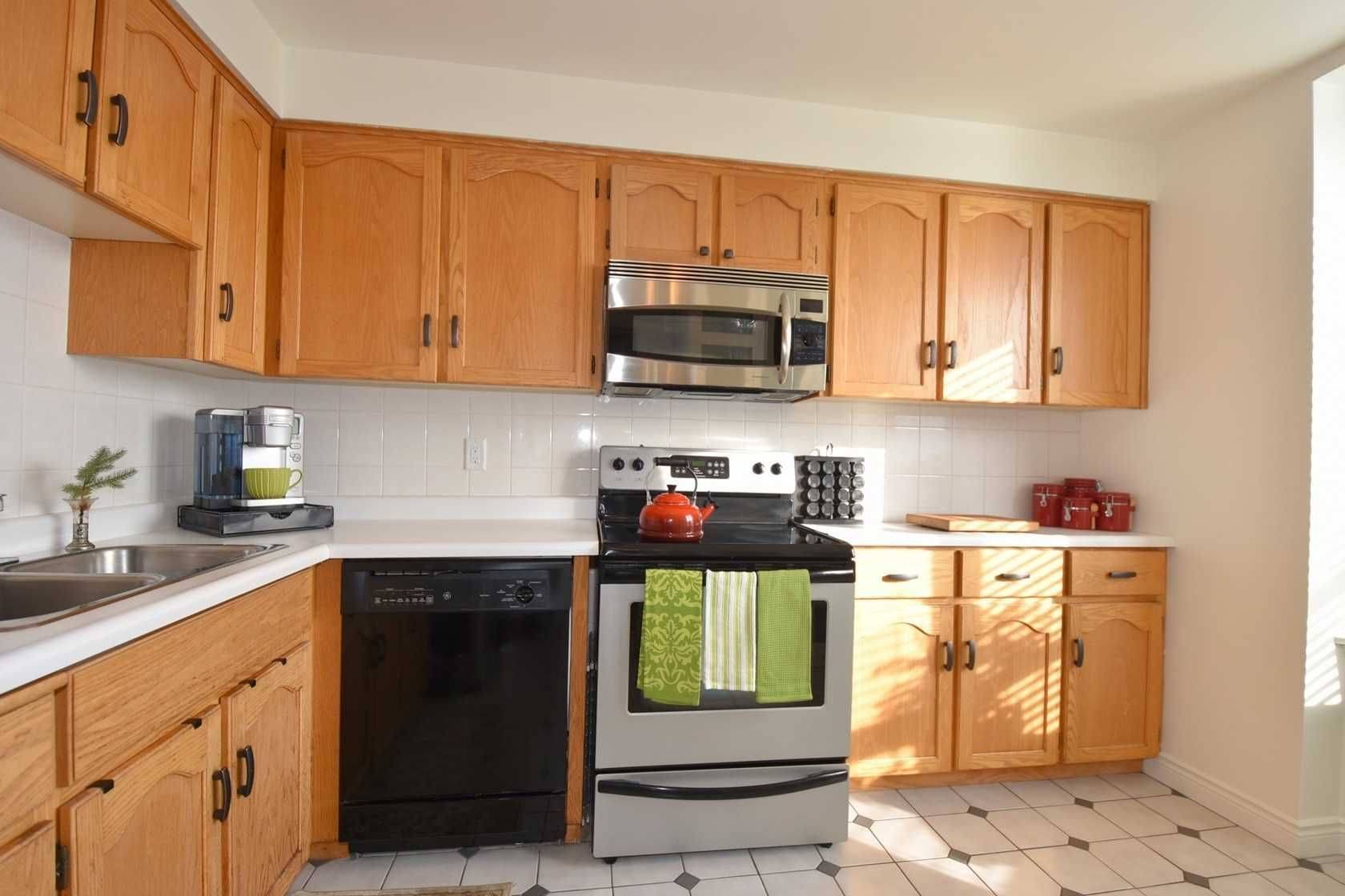 Hamilton, ON L8N 1J9,432 Main ST E #1104