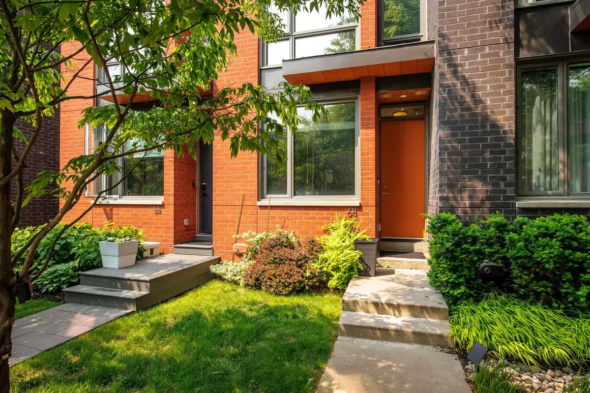 Toronto E01, ON M4M 2J5,68 Boulton AVE
