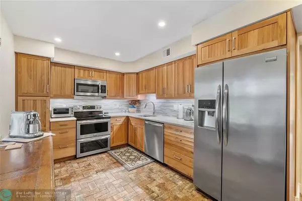 Pompano Beach, FL 33069,804 Cypress Grove Ln #407