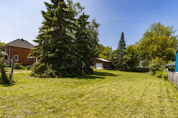Midland, ON L4R 1N1,242 Barnett AVE