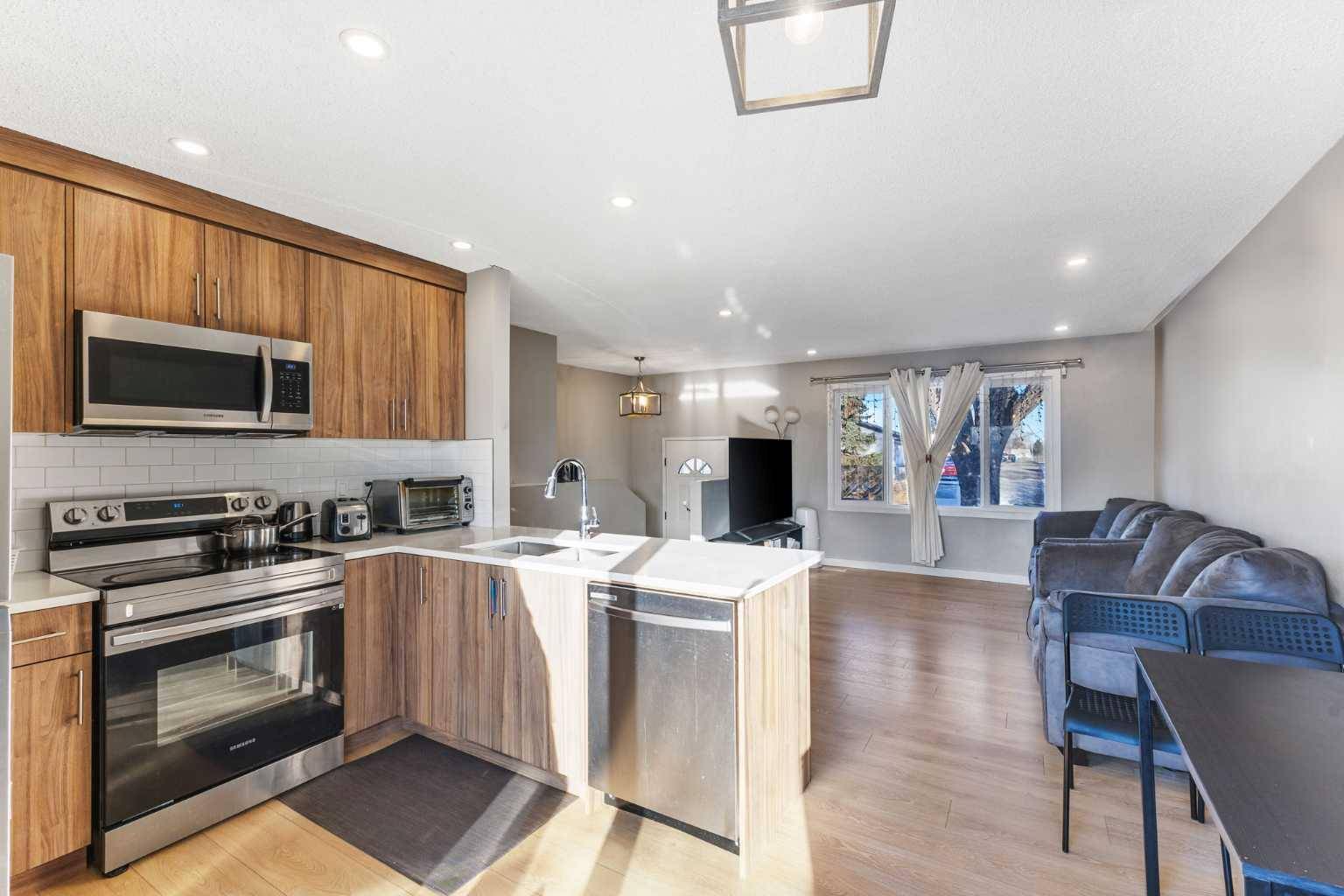 Calgary, AB T2B 0W2,3048 33A ST Southeast