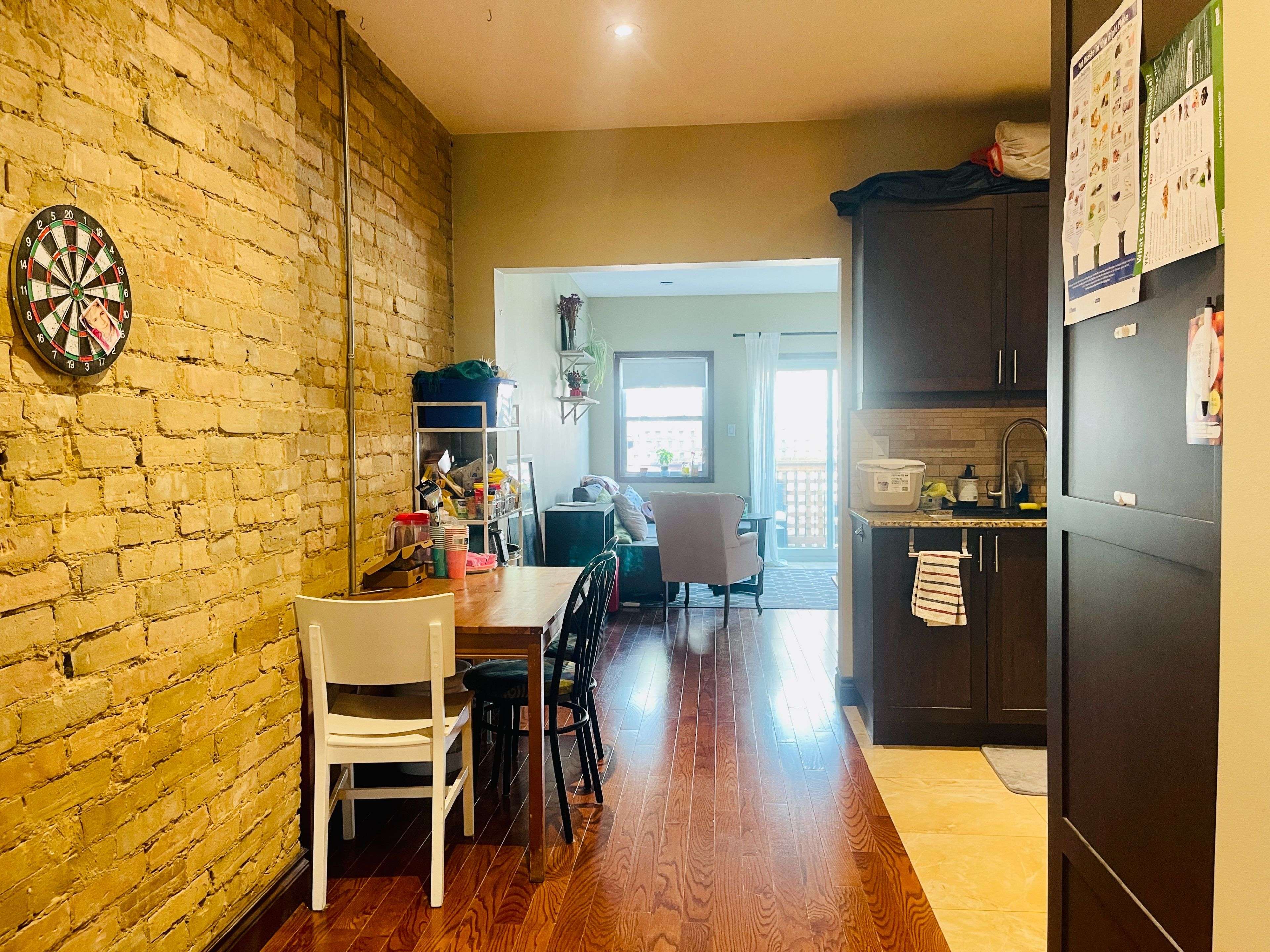 Toronto C01, ON M6H 4A2,267 St Helens AVE #2