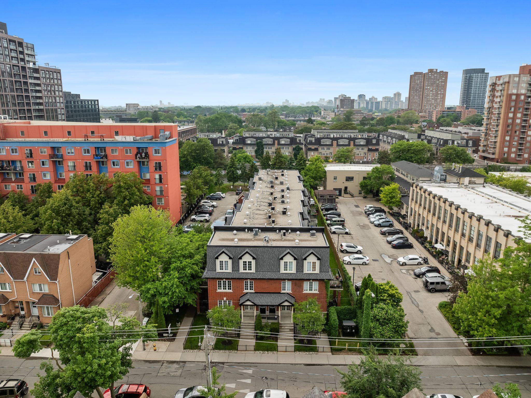 Toronto C01, ON M6H 4A4,262 St. Helen's AVE #102