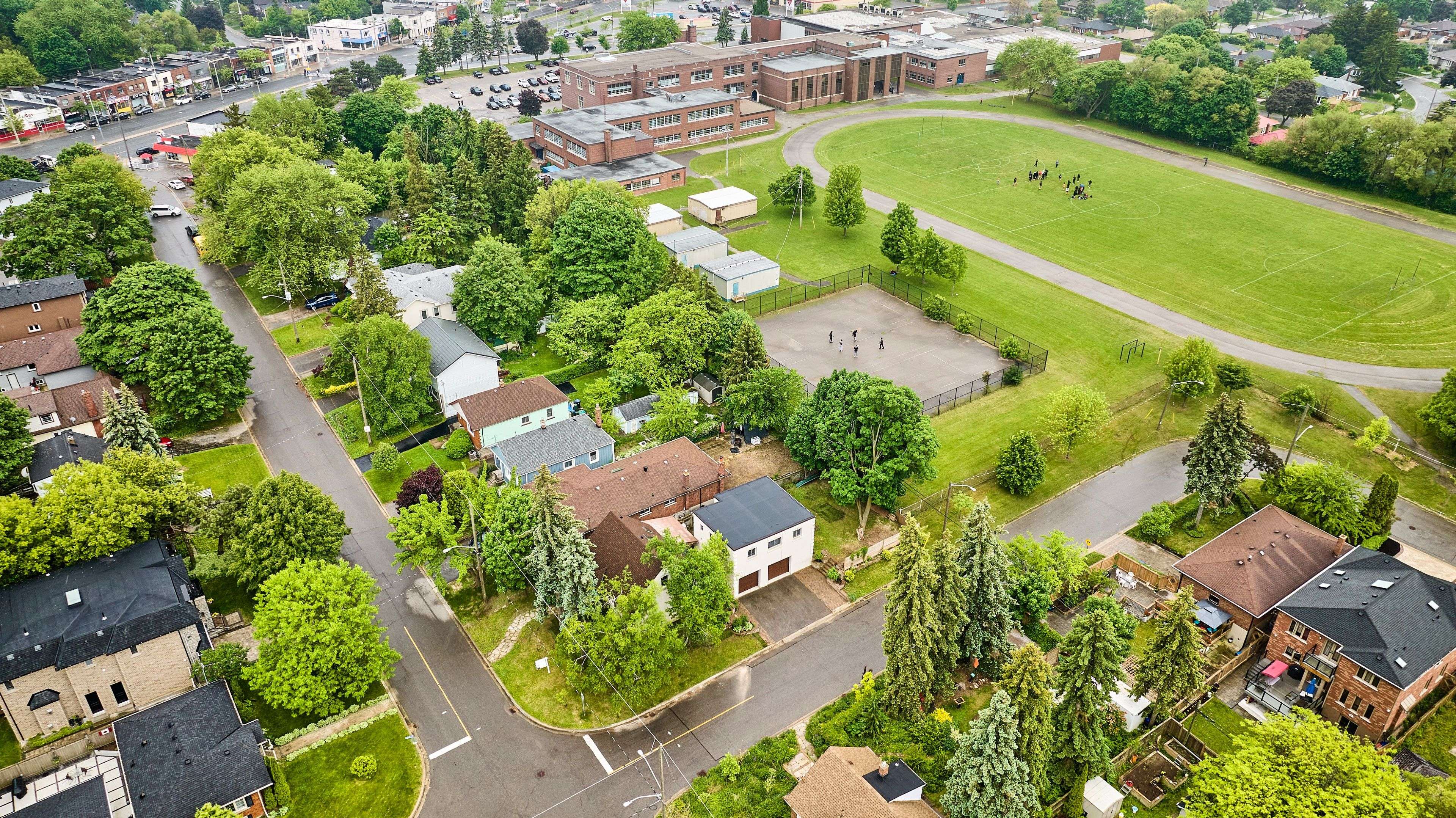 Toronto E08, ON M1M 2R5,128 Harewood AVE