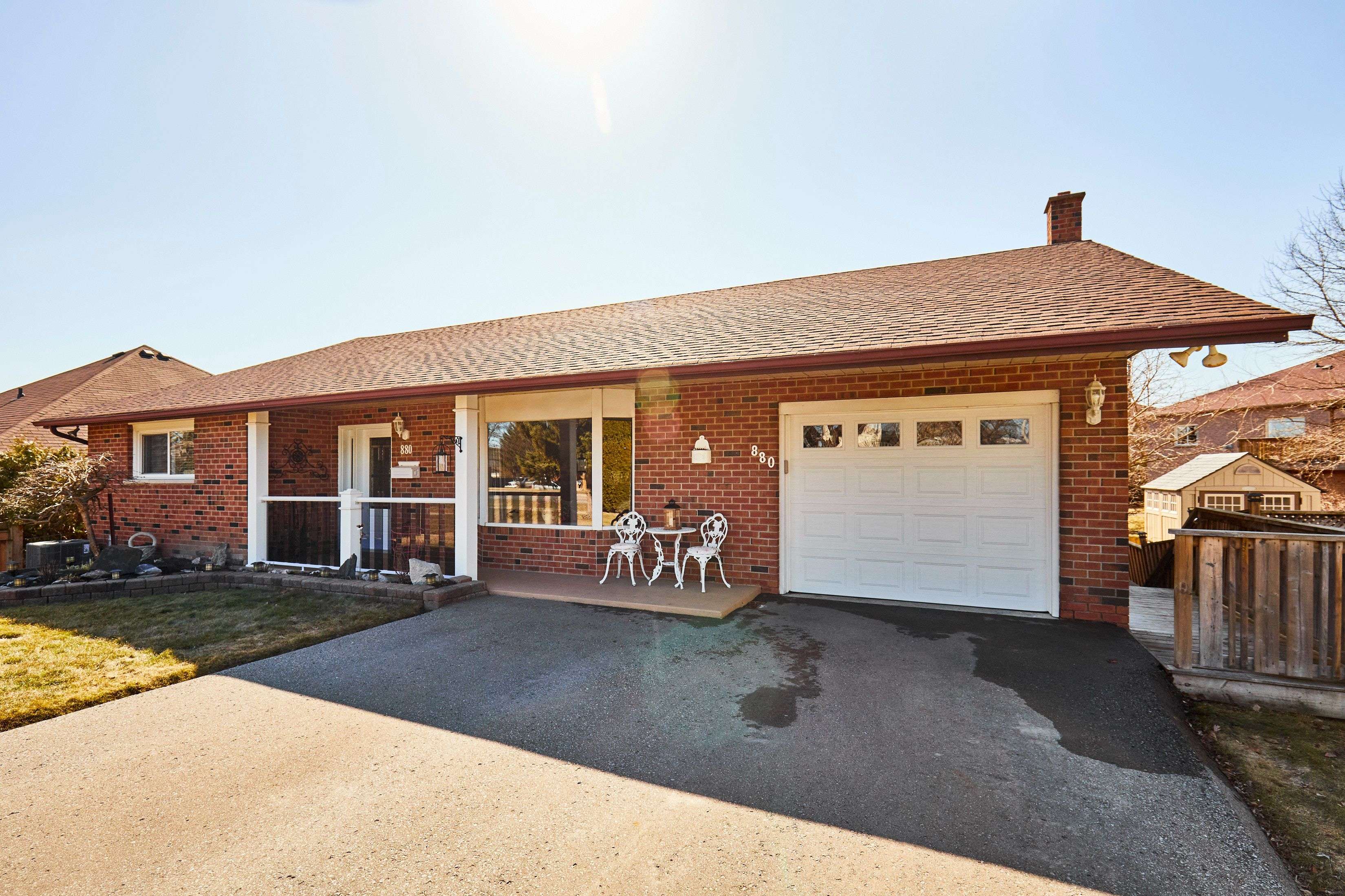 880 Ritson RD N, Oshawa, ON L1G 6Z4