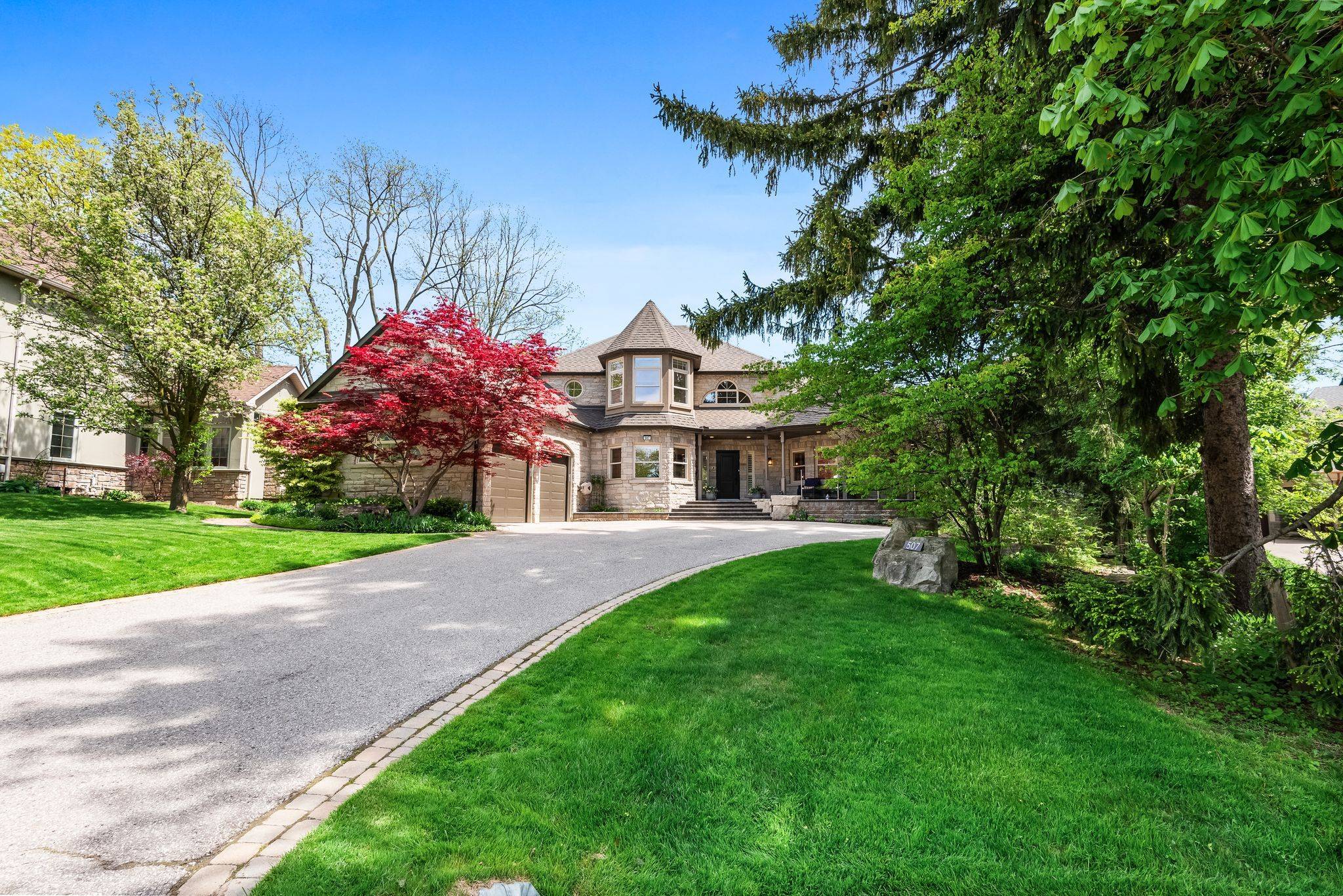 Pickering, ON L1W 2B8,507 Rougemount DR