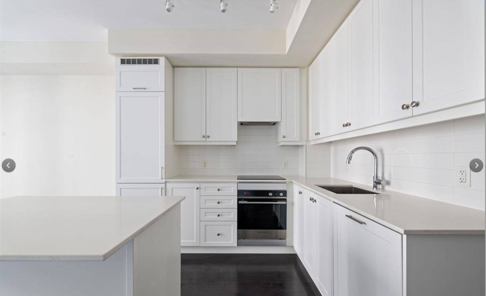 9075 Jane ST #320, Vaughan, ON L5K 0L7