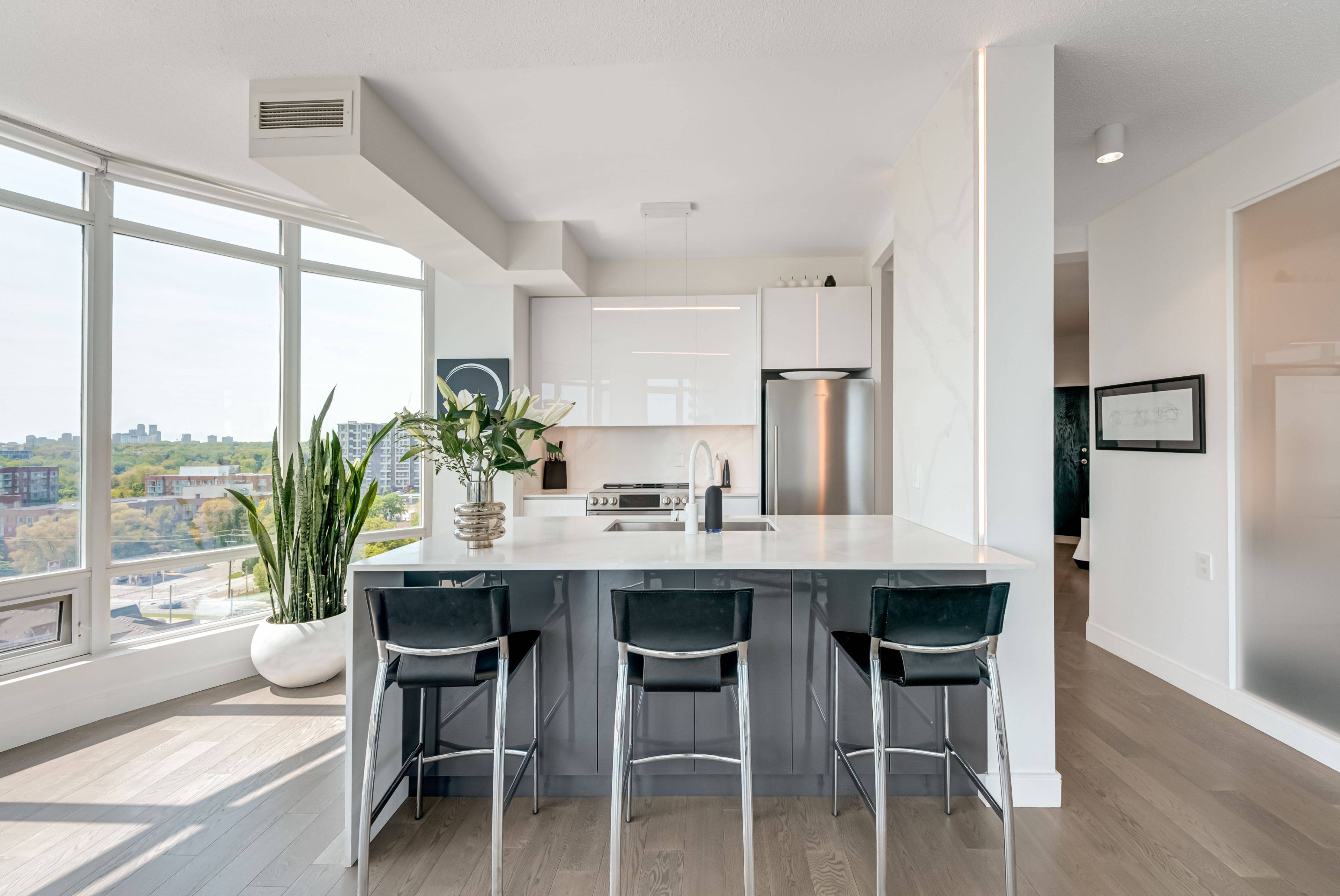 Toronto W01, ON M6S 5A2,15 Windermere AVE #1210