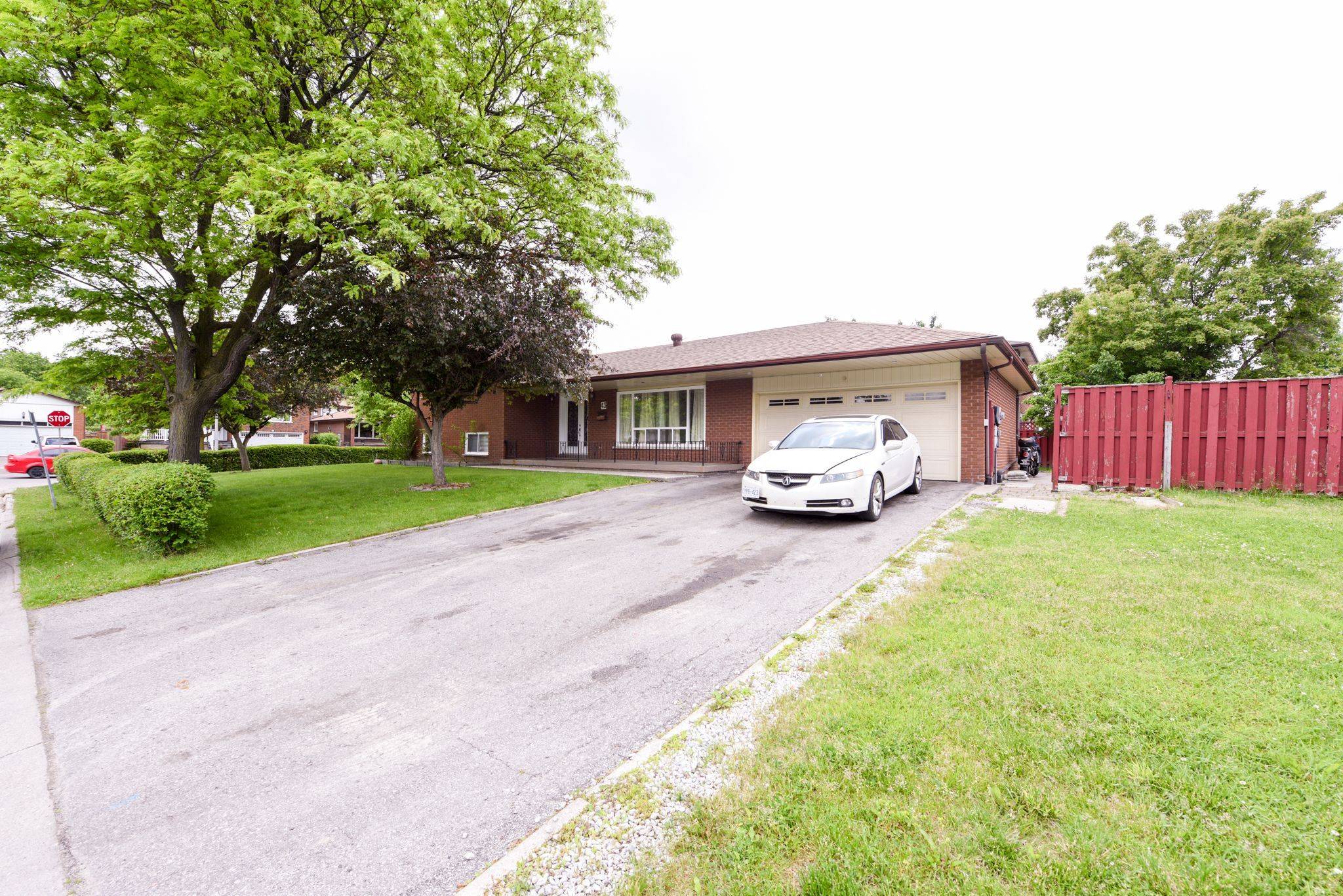 43 Marchbank CRES, Brampton, ON L6S 3A8