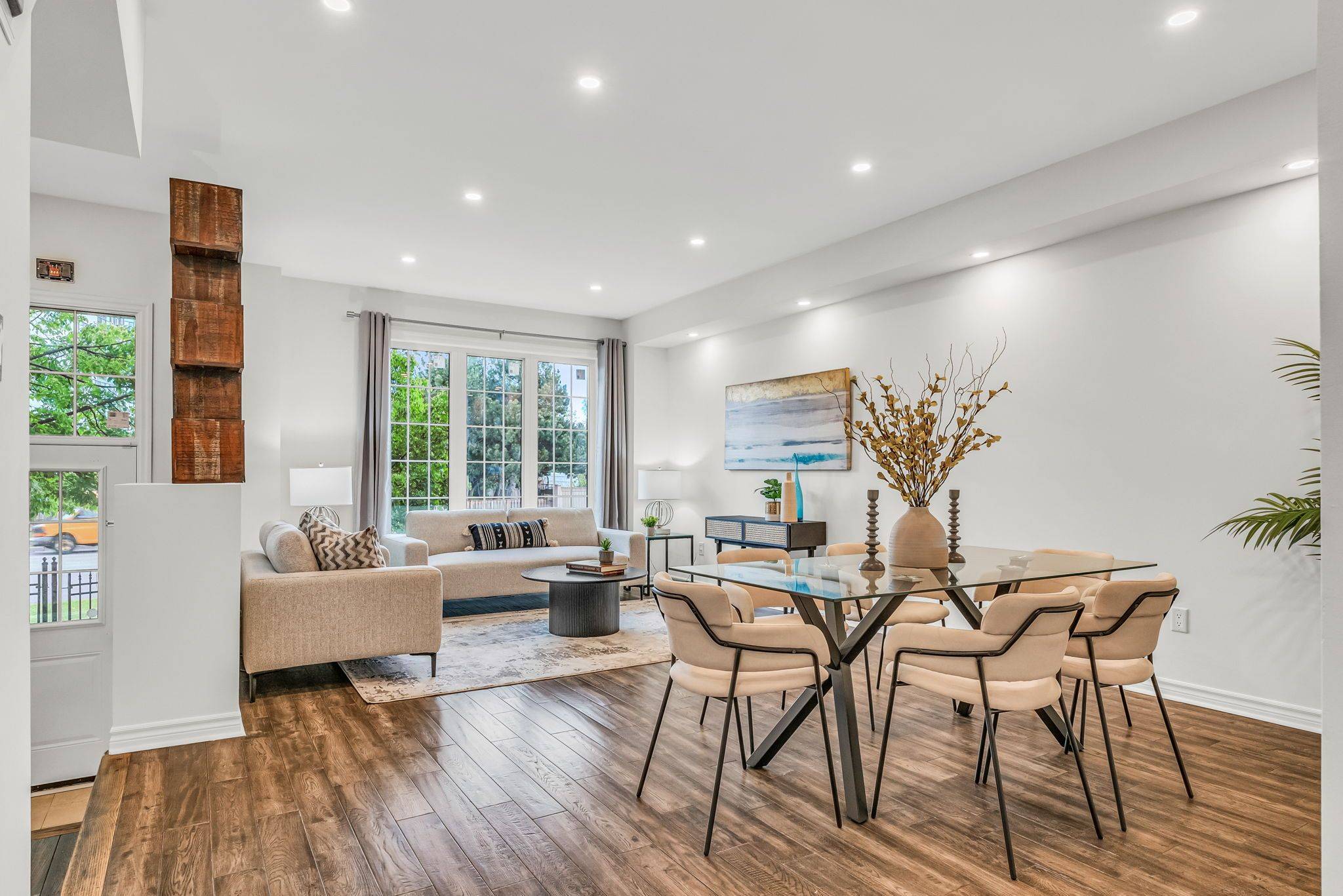 Mississauga, ON L4W 5R5,1347 Rathburn RD E #4