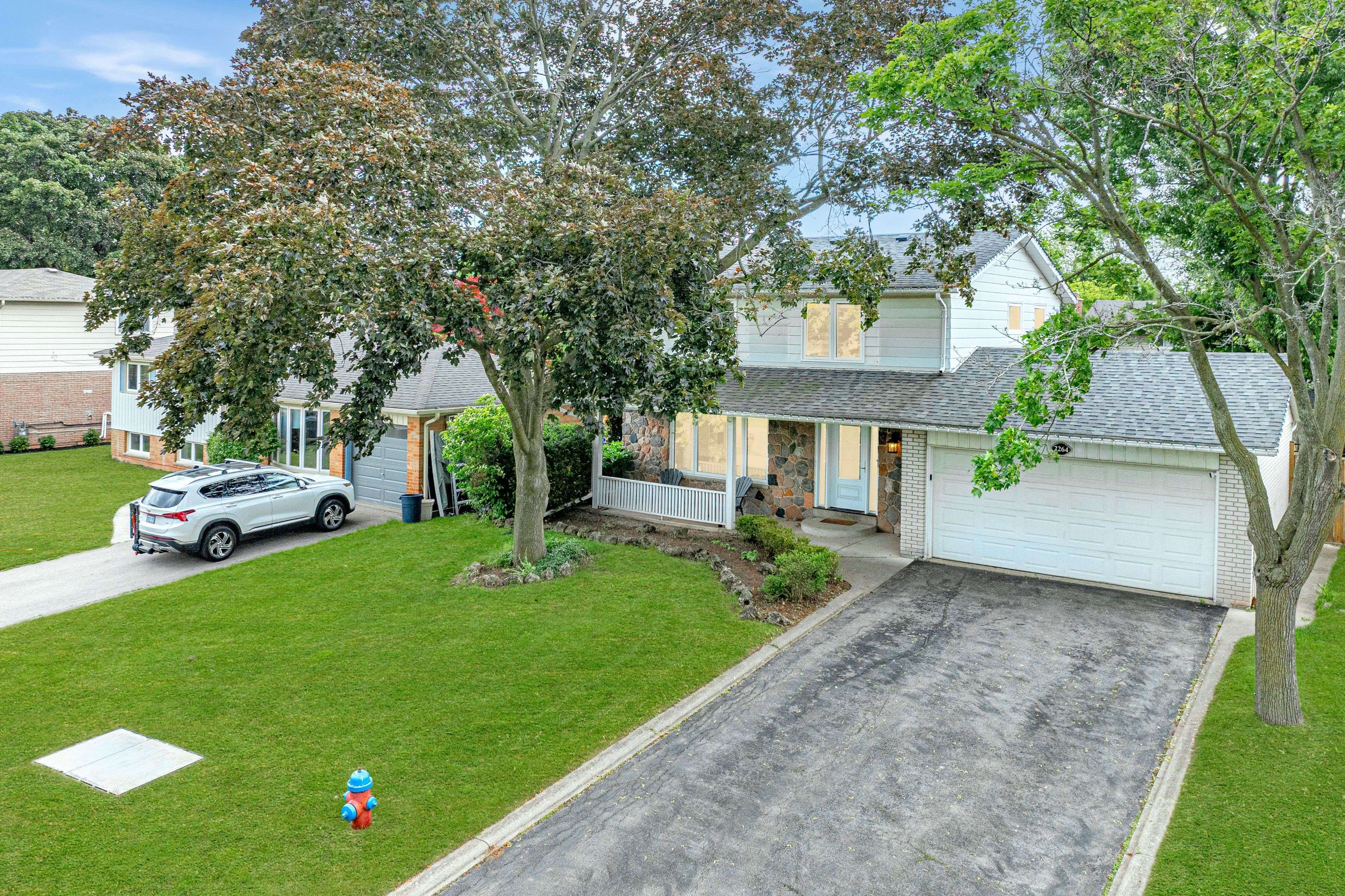 2264 Yolanda DR, Oakville, ON L6L 2H8
