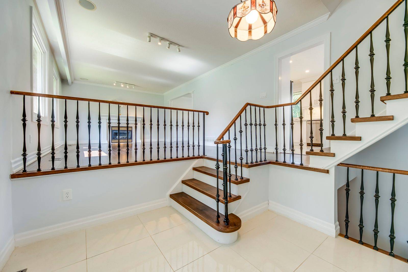 Oakville, ON L6J 5N1,2231 All Saints CRES