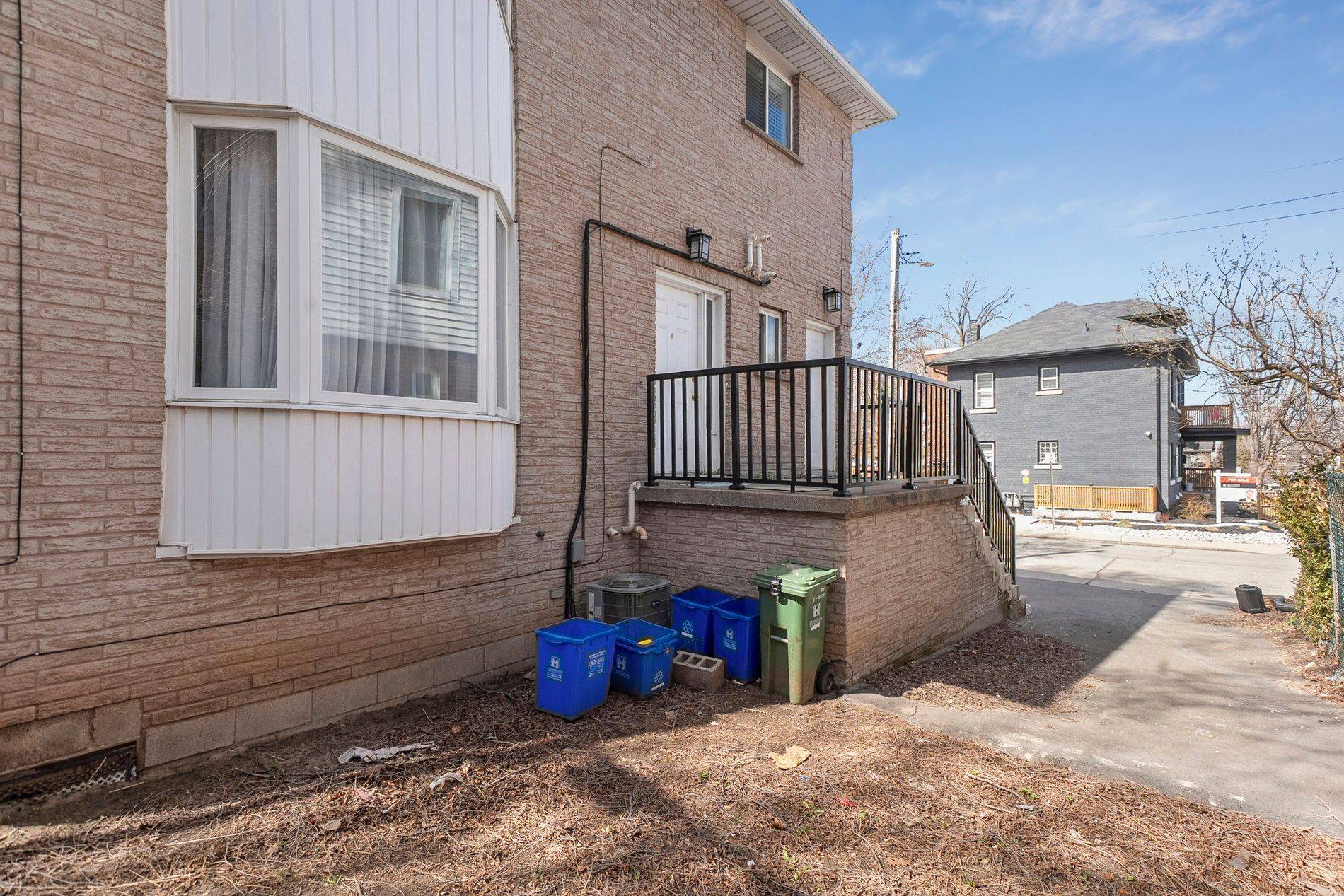 Hamilton, ON L8N 2W2,90 Tisdale ST S