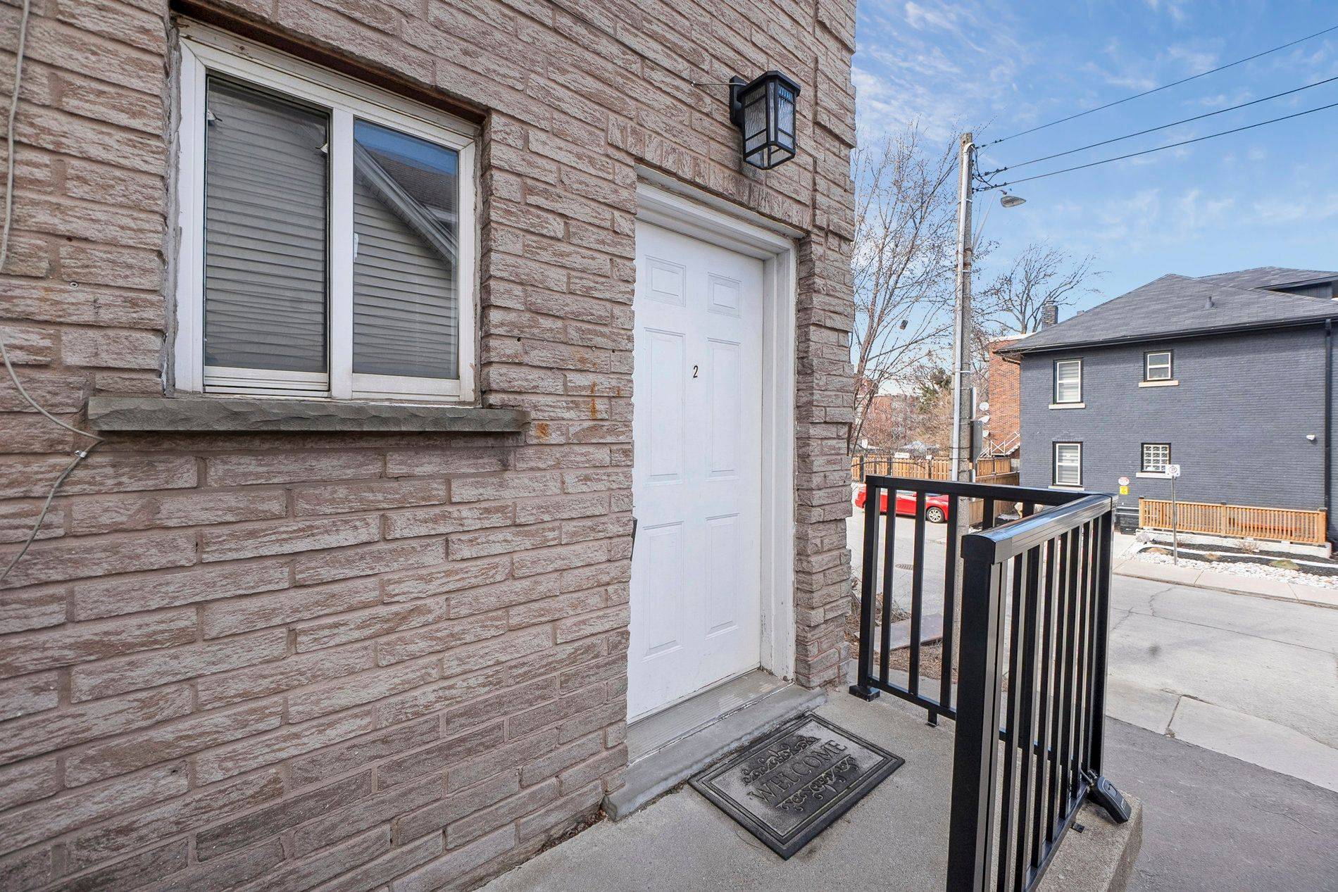 Hamilton, ON L8N 2W2,90 Tisdale ST S