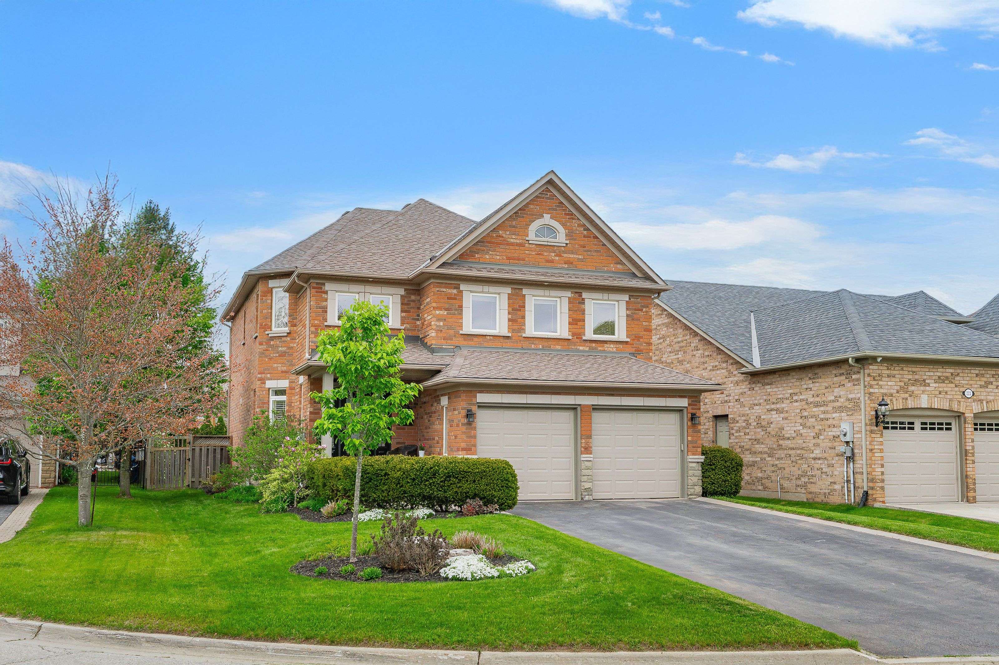 227 Valmont CT, Hamilton, ON L9G 5A1
