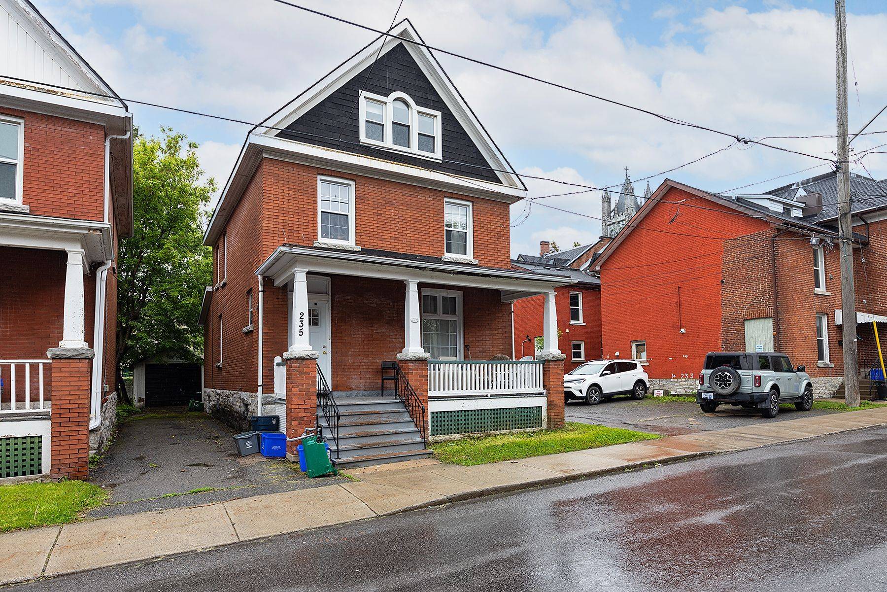 Kingston, ON K7L 2E5,235 William ST