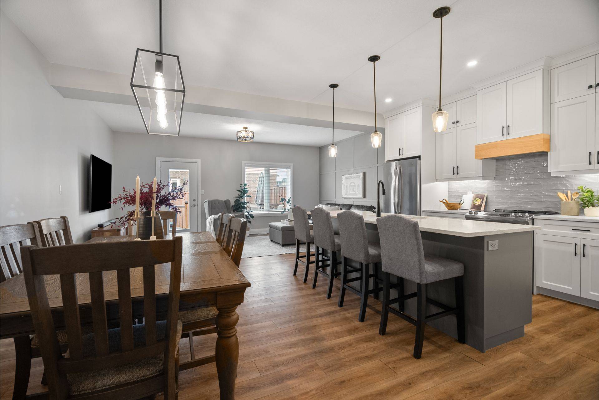 Guelph, ON N1E 7L8,118 Simmonds DR #6