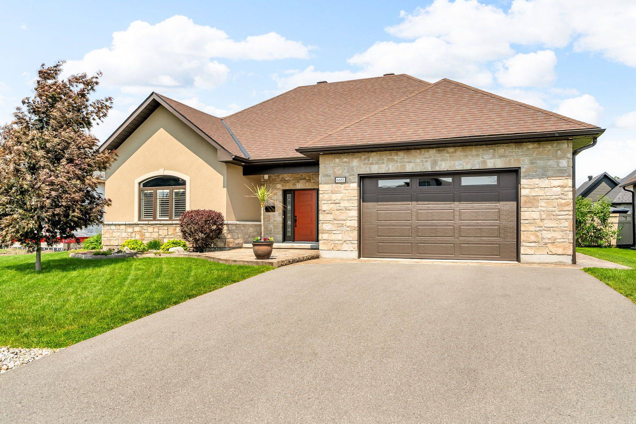 6685 Yacht BLVD, South Glengarry, ON K6H 7N6