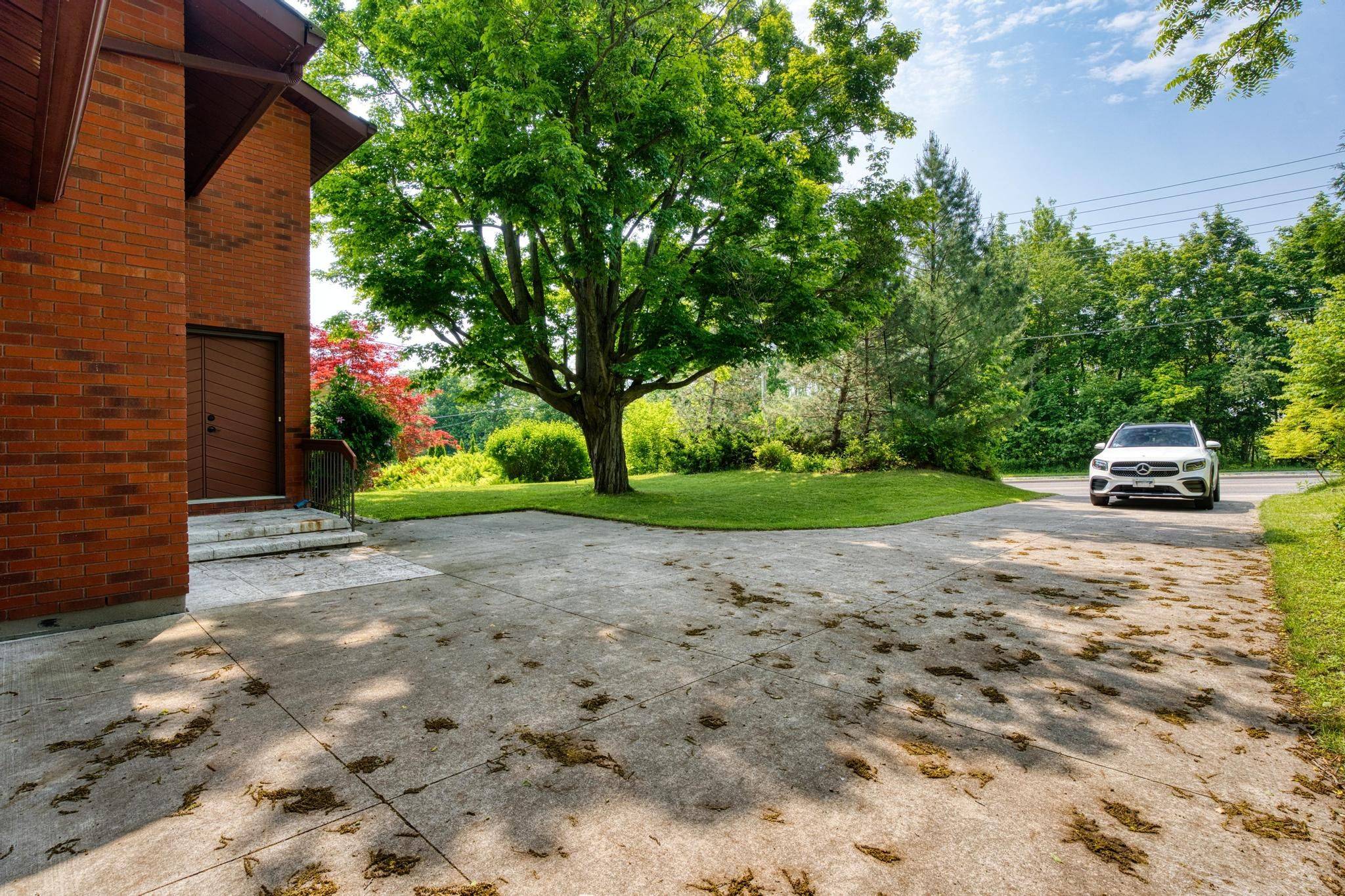London North, ON N6H 1G1,285 Riverside DR