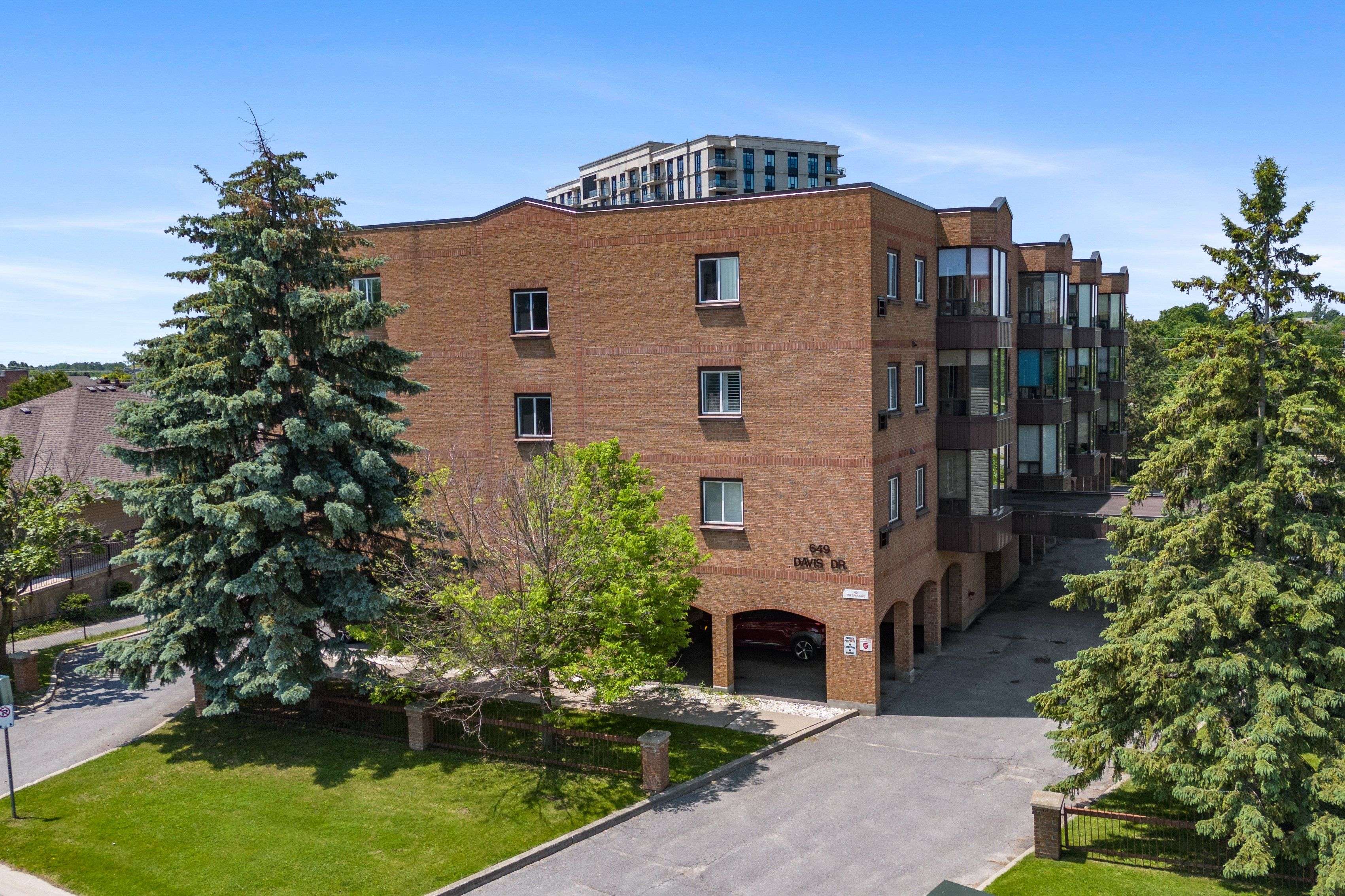 649 Davis DR #401, Kingston, ON K7M 8J3