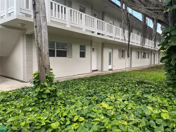 Deerfield Beach, FL 33441,430 SE 2nd Ave #5