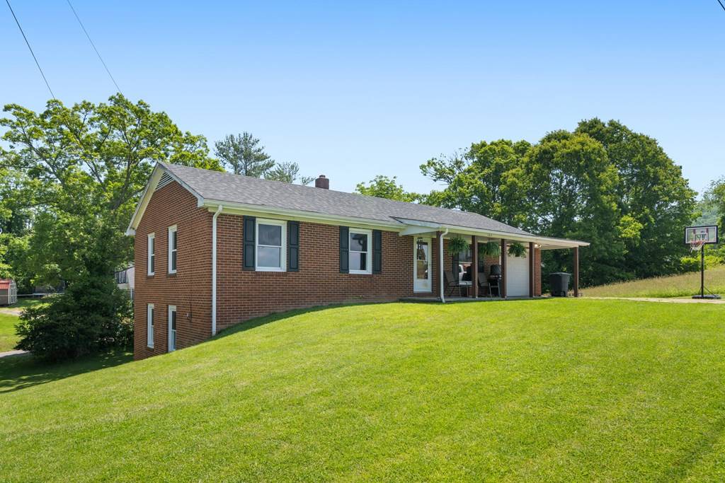 Galax, VA 24333,105 Hampton Heights