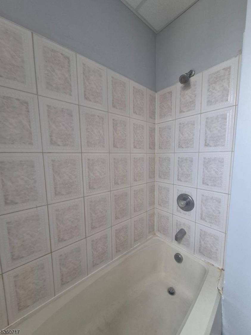 Newark City, NJ 07105,126 Main St  2 #3