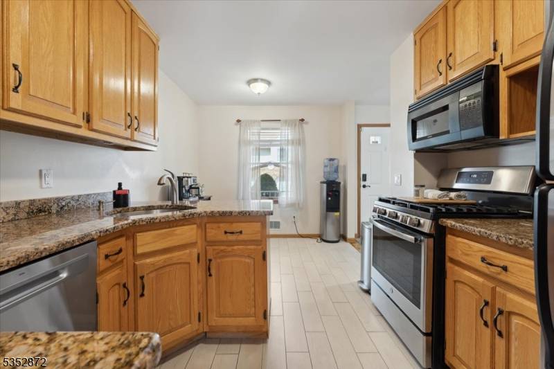 Clark Twp., NJ 07066,675 Raritan Rd #2