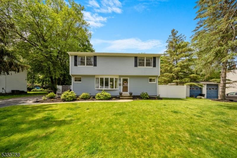 9 Wellesley Dr, Oakland Boro, NJ 07436