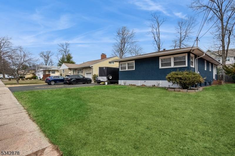 Roselle Boro, NJ 07203,221 Douglas Rd