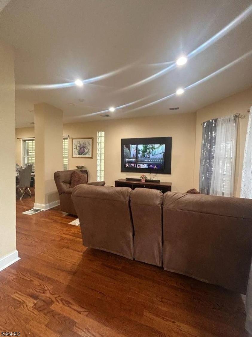 Elizabeth City, NJ 07201,581 Monroe Ave #1st