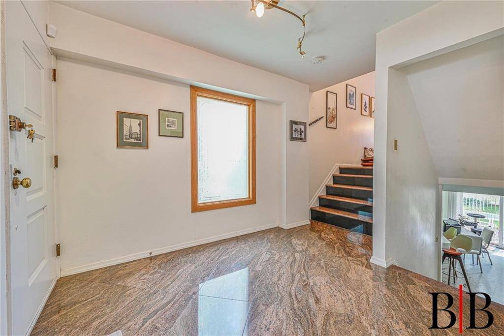 Brooklyn, NY 11234,203 Whitman DR