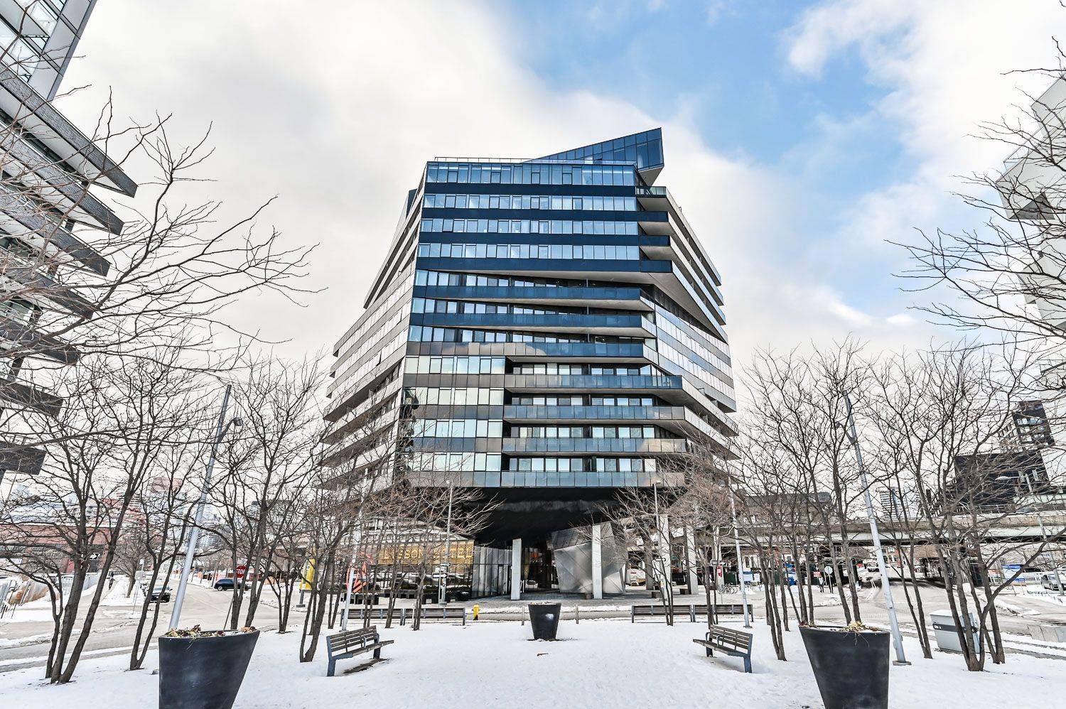 21 Lawren Harris SQ #610, Toronto C08, ON M5A 0T4