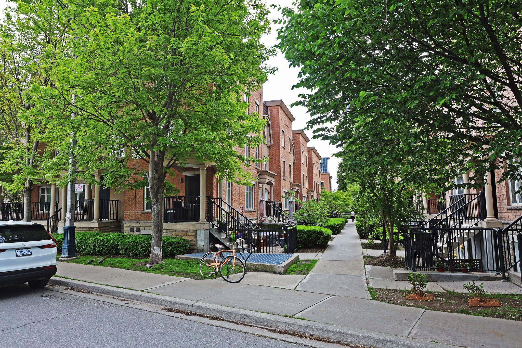 Toronto C01, ON M6K 3P1,46 Western Battery RD #834