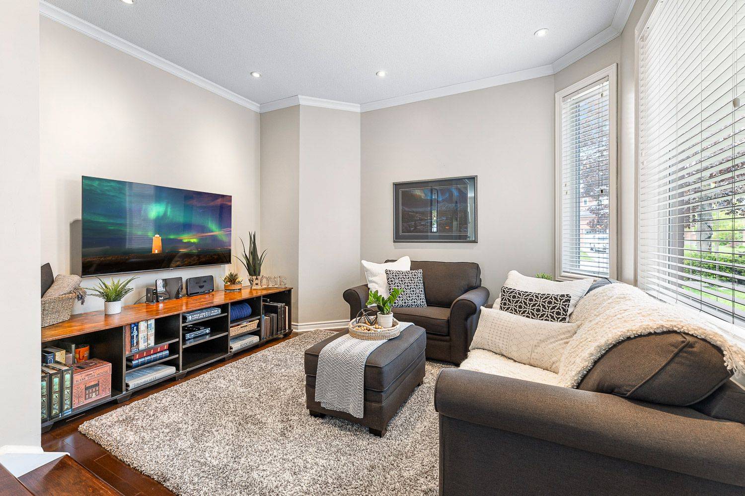 Pickering, ON L1V 6V6,105 Secord ST