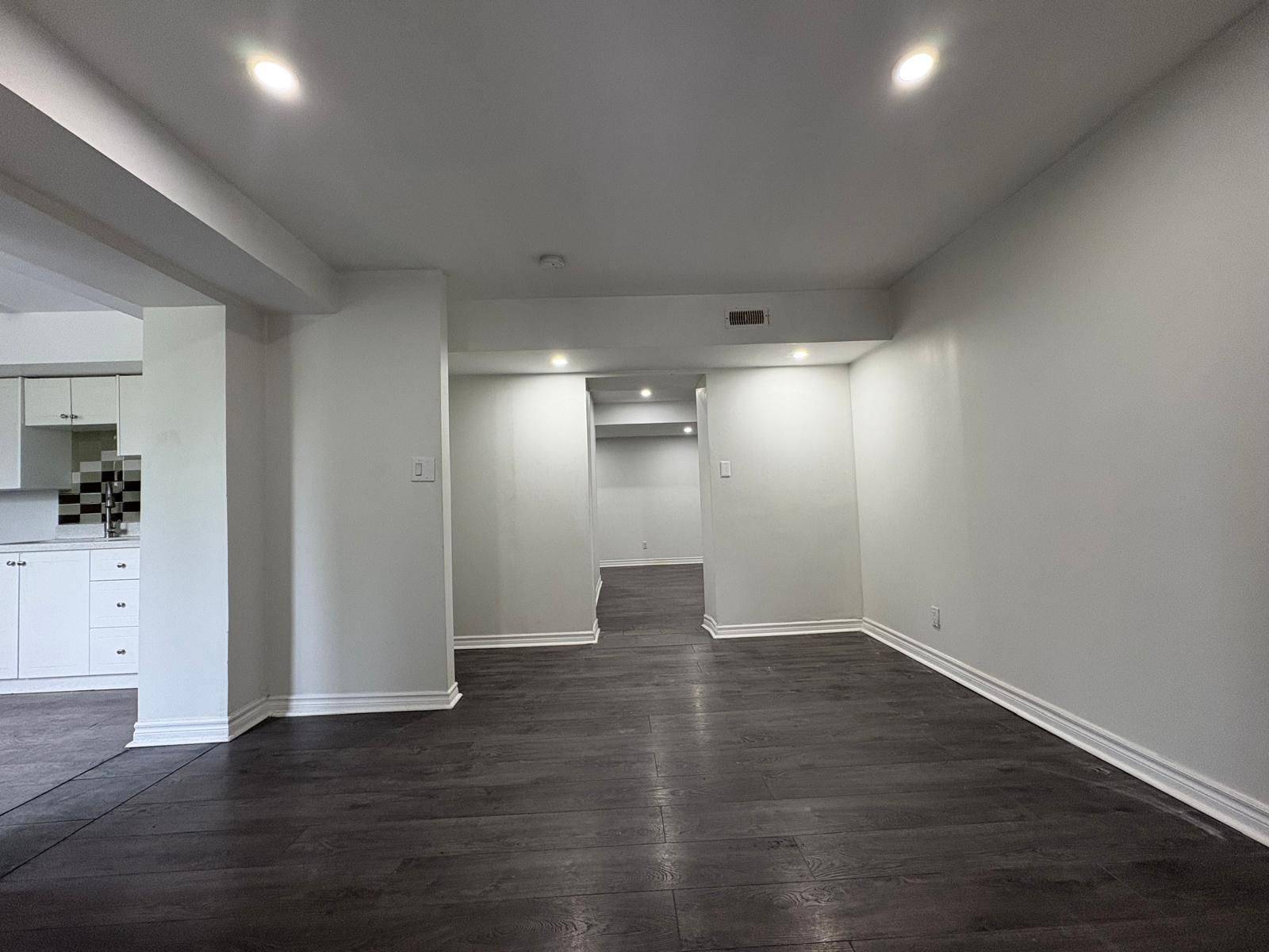 Toronto E08, ON M1M 3A4,35 Duncombe BLVD #Main Floor