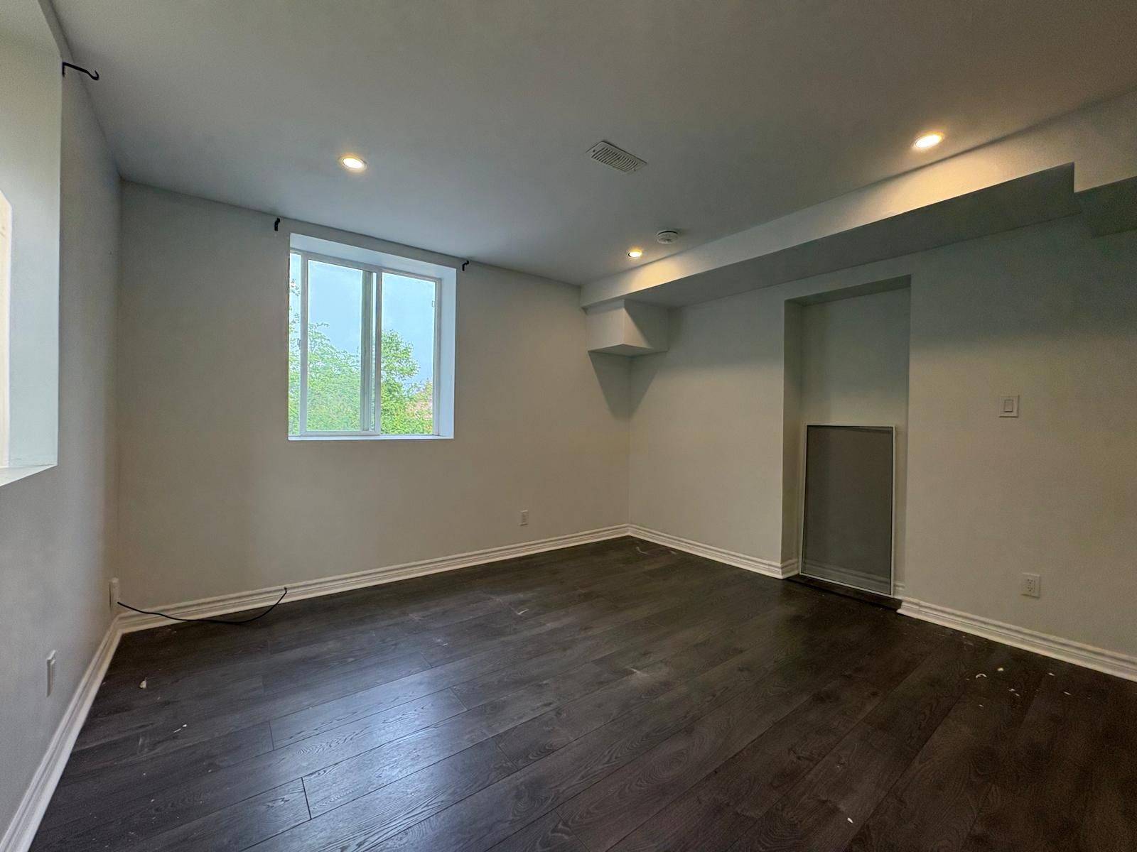 Toronto E08, ON M1M 3A4,35 Duncombe BLVD #Main Floor